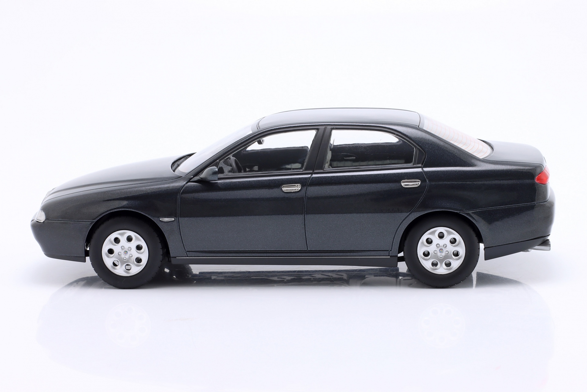 Alfa Romeo 166 Baujahr 1999 dunkelgraublau metallic  