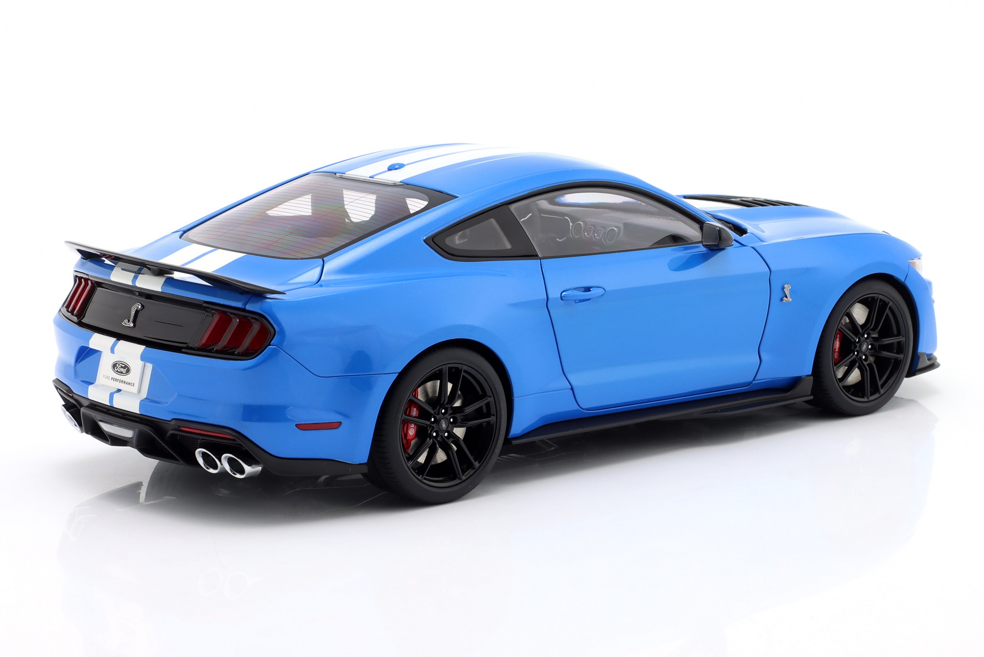 Ford Mustang Shelby GT500 grabber blau / wei&szlig;e Streifen  