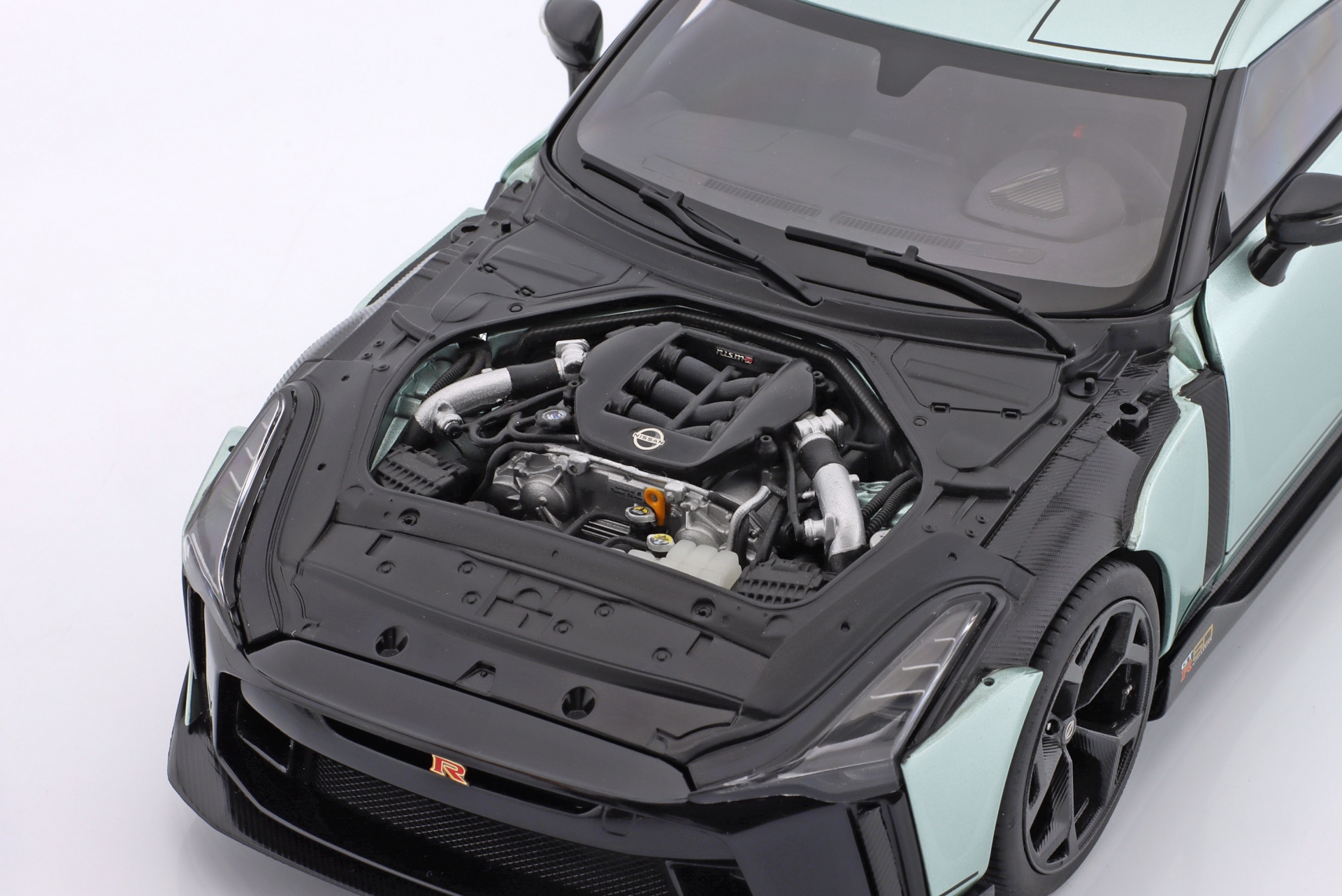 Nissan GT-R50 by Italdesign gr&uuml;n metallic / schwarz  