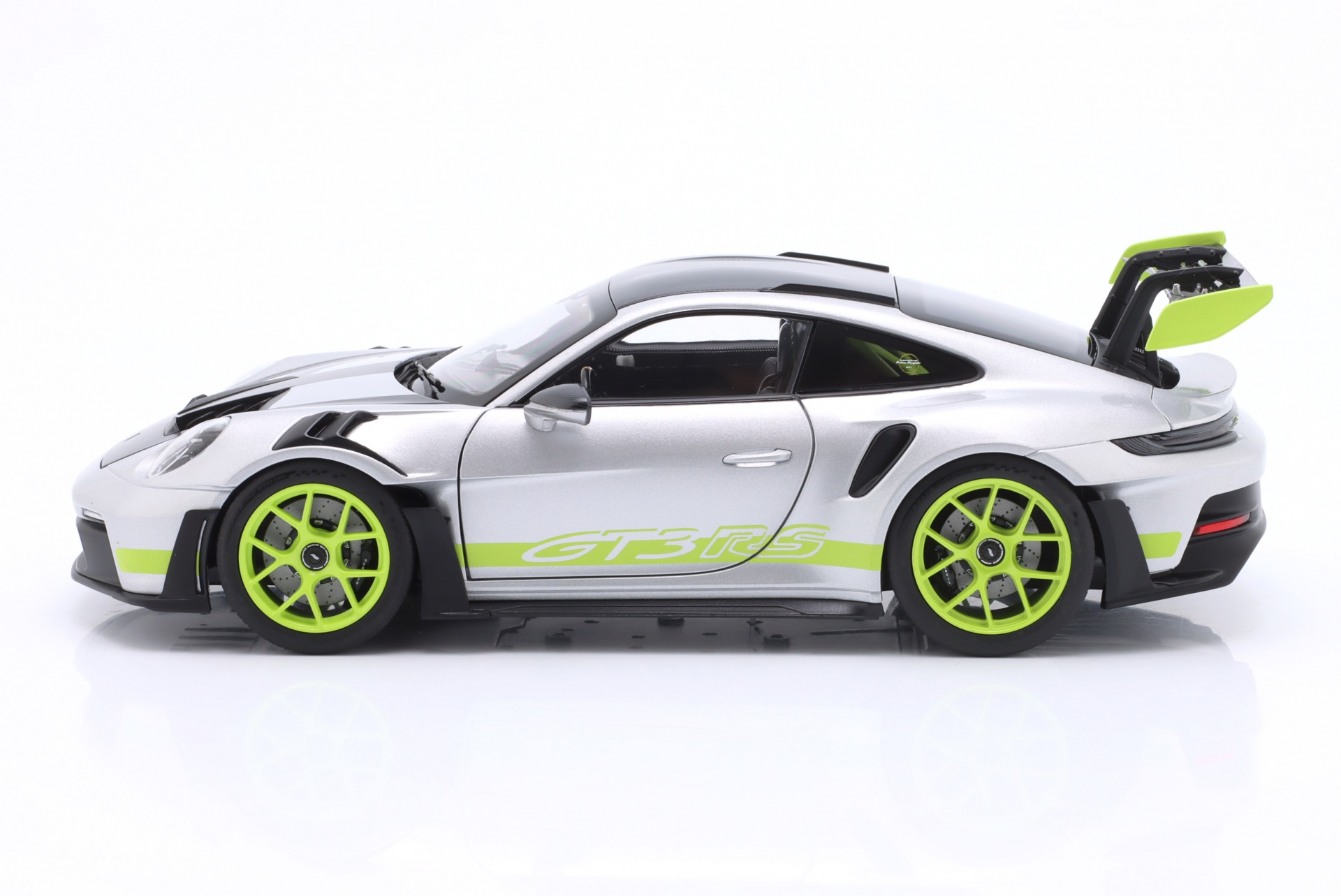 Porsche 911 (992) GT3 RS GT-silbermetallic / acidgr&uuml;n  