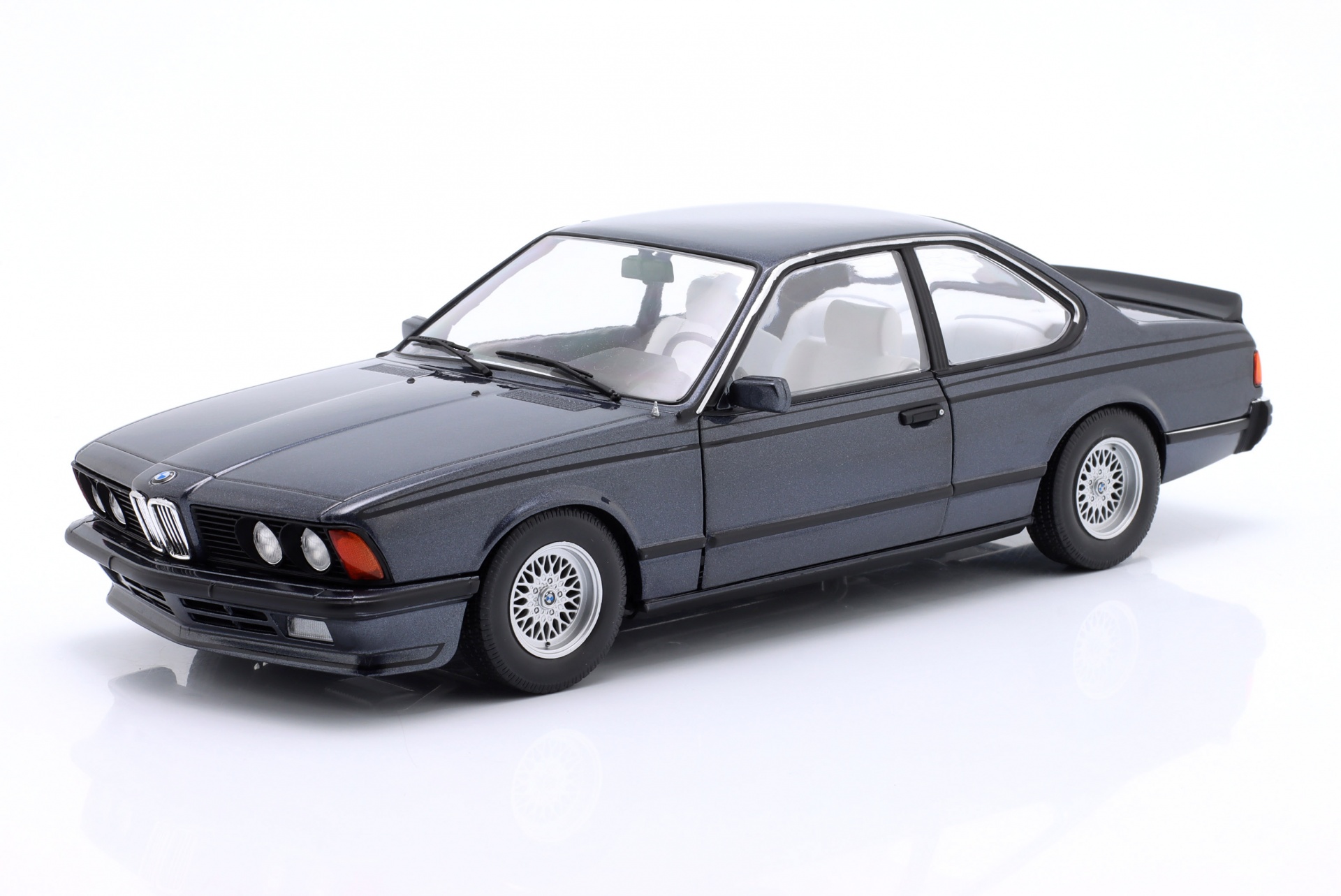 BMW 635 CSI (E24) Baujahr 1984 Macau blau  