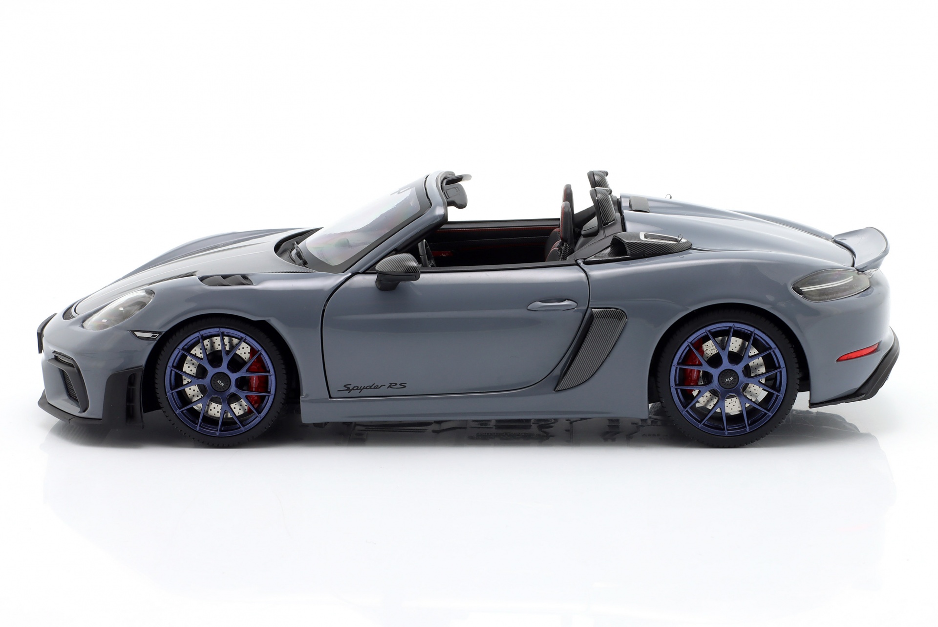 Porsche 718 Spyder RS Weissach-Paket Baujahr 2024 grau  