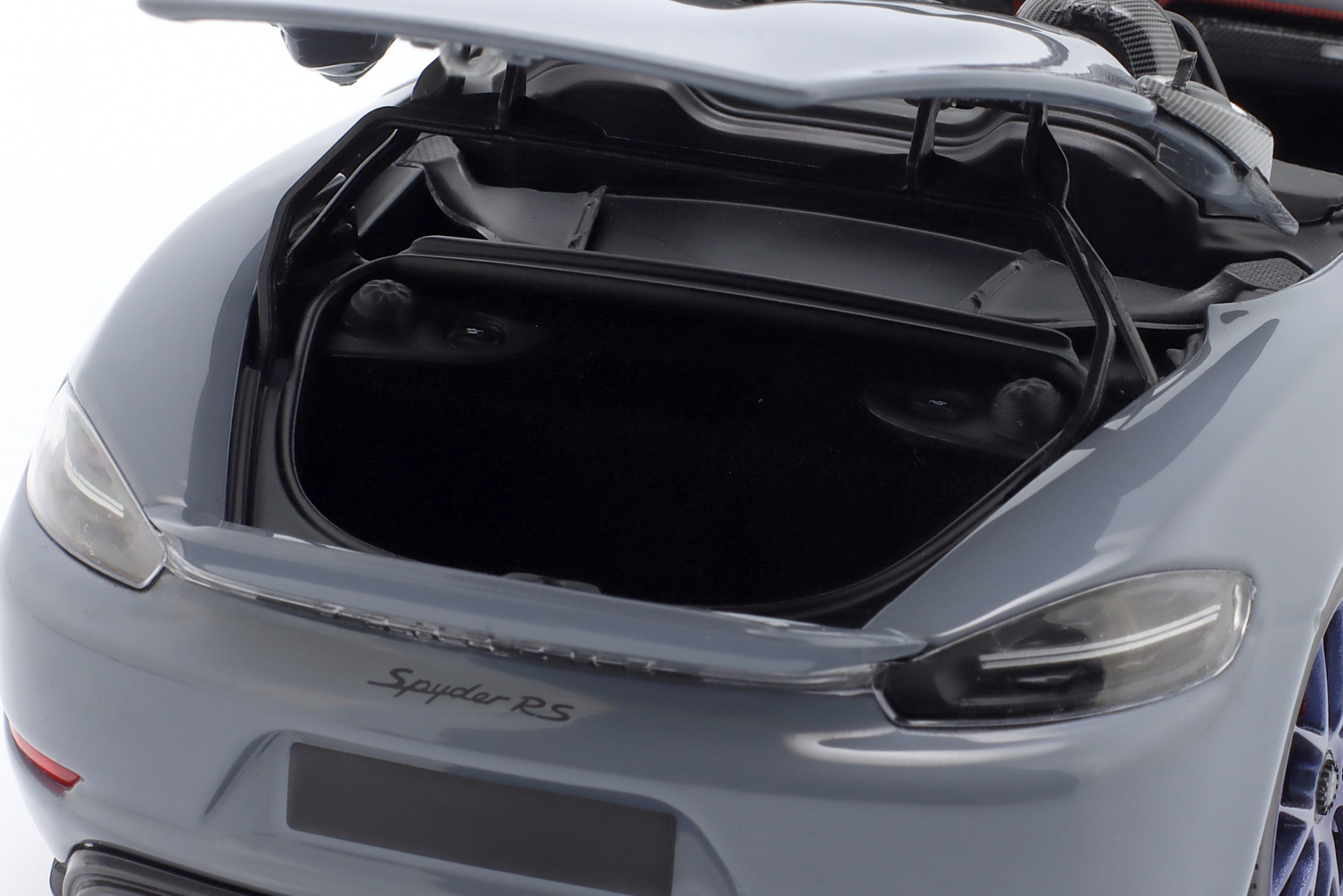 Porsche 718 Spyder RS Weissach-Paket Baujahr 2024 grau  