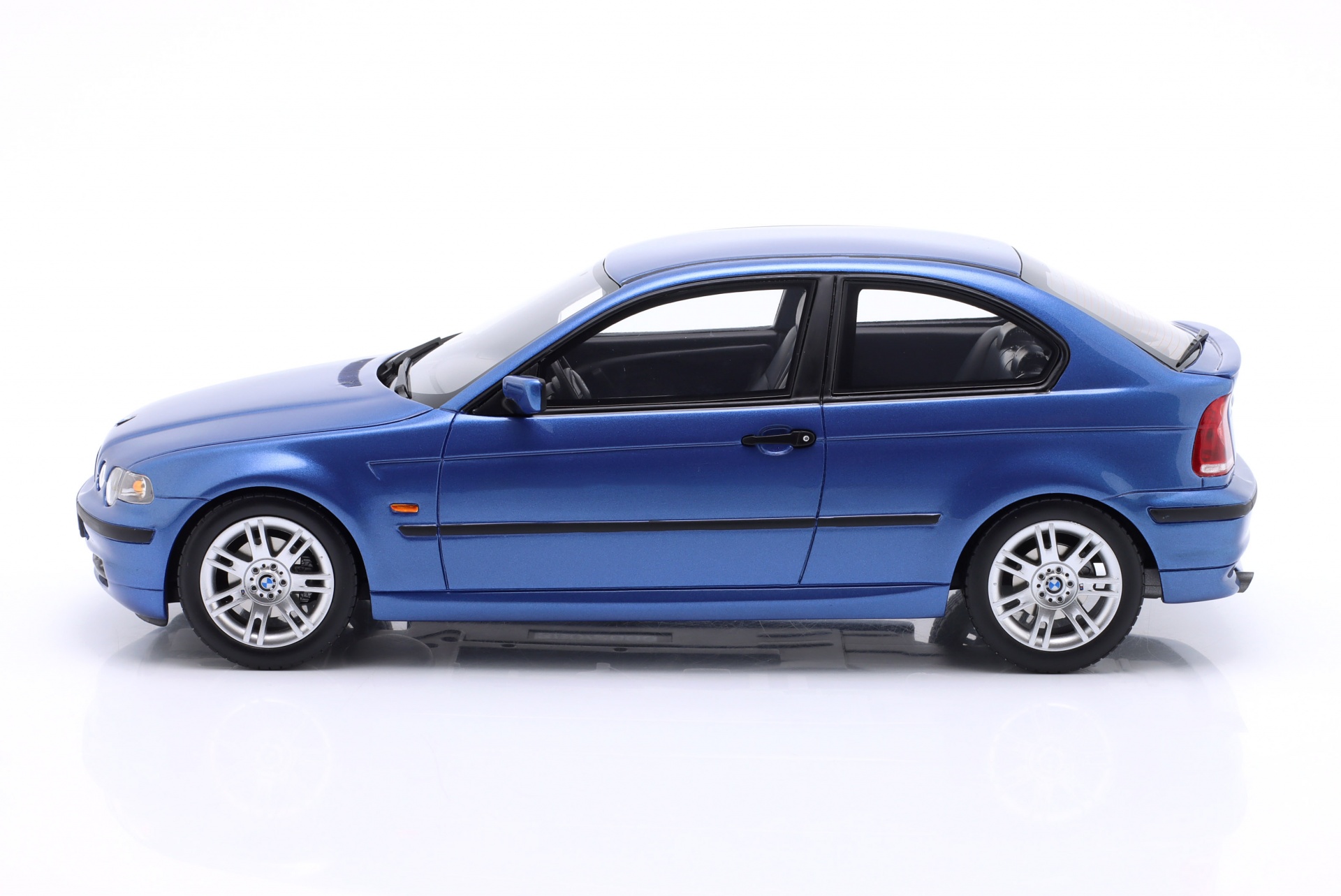 BMW 318 TI Compact (E46) Baujahr 2002 Estoril blau  OttOmobile