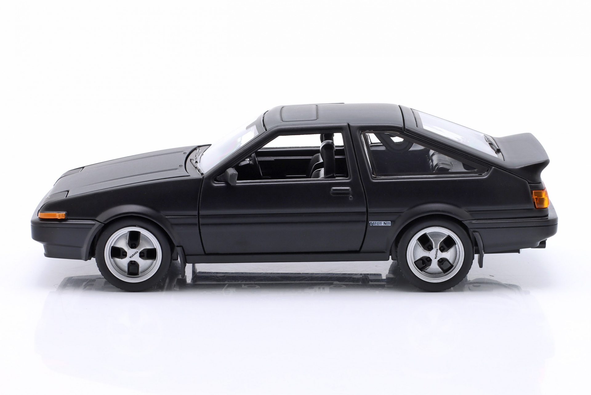 Toyota Sprinter Trueno AE86 Baujahr 1979 mattschwarz  
