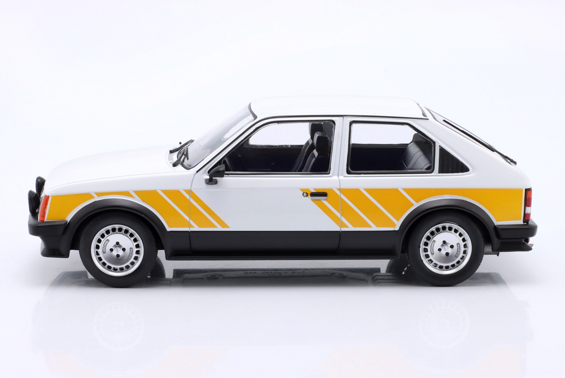Opel Kadett D SR Baujahr 1983 wei&szlig; / gelb  ModelCar Group