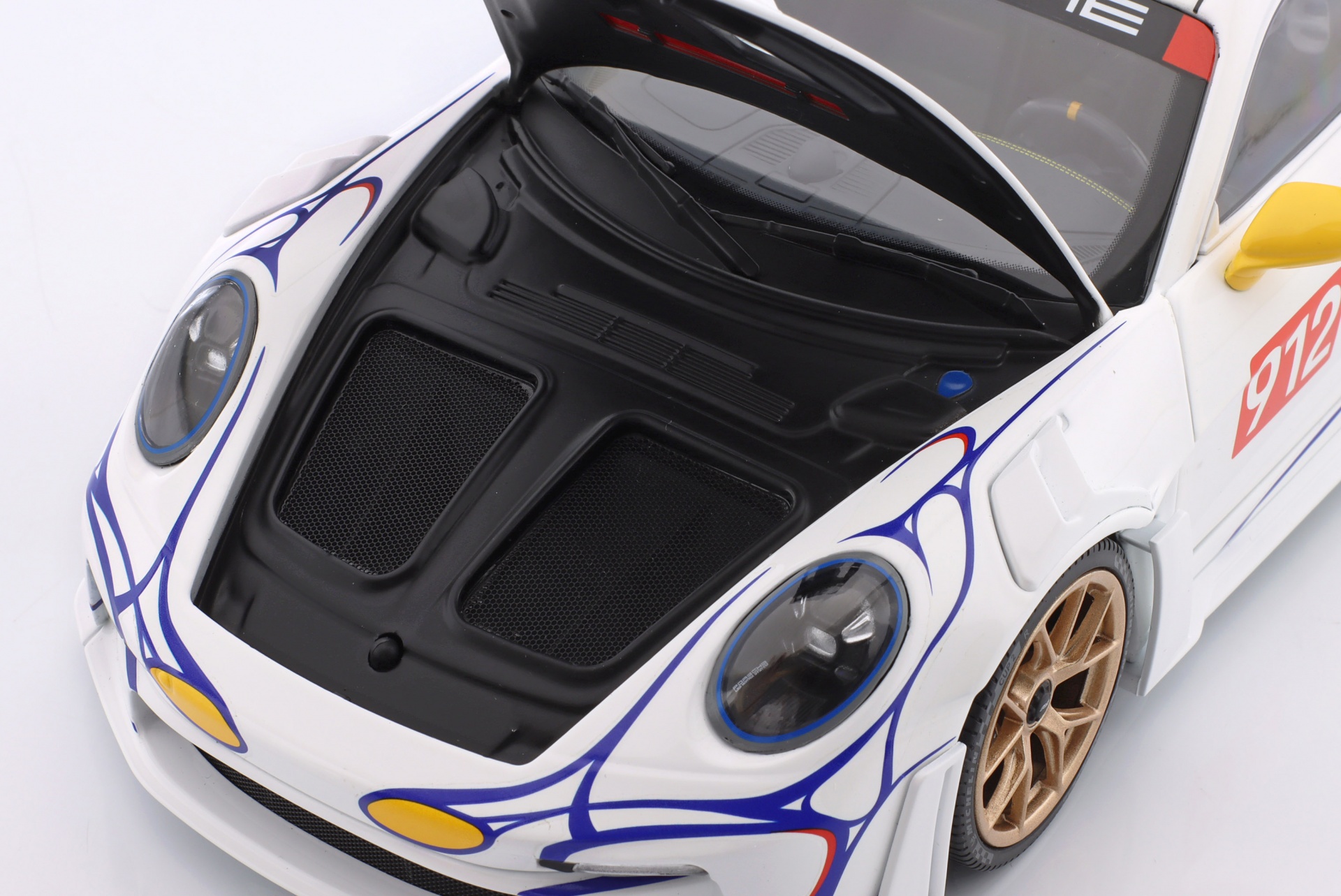 Porsche 911 (992) GT3 RS Baujahr 2023 wei&szlig; / gelb / Dekor  