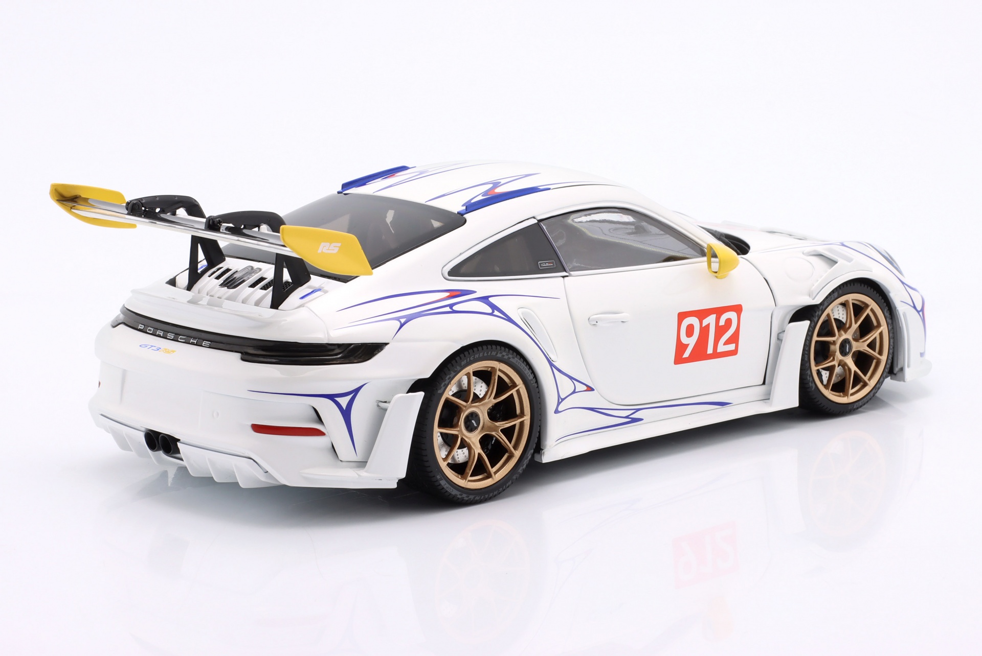 Porsche 911 (992) GT3 RS Baujahr 2023 wei&szlig; / gelb / Dekor  