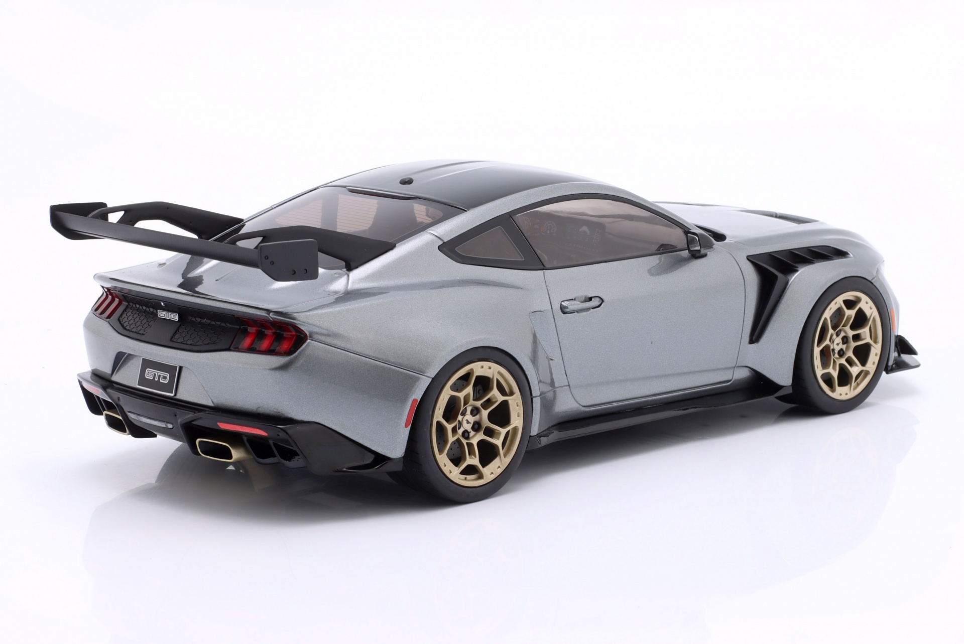 Ford Mustang GTD Baujahr 2025 silbergrau metallic  