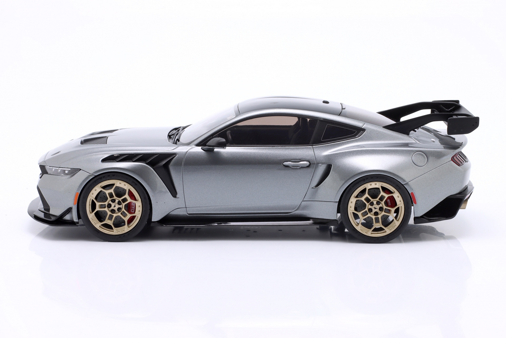 Ford Mustang GTD Baujahr 2025 silbergrau metallic  