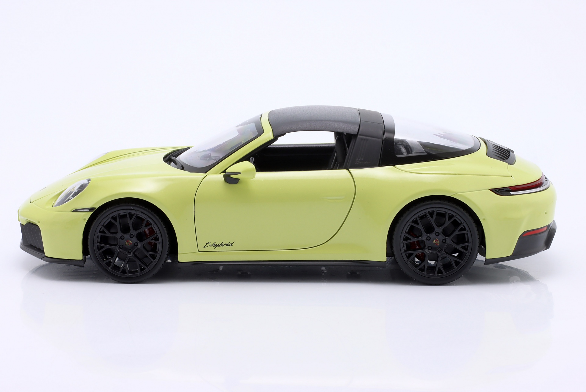 Porsche 911 (992.2) Targa 4 GTS Hybrid Baujahr 2025 gelb  