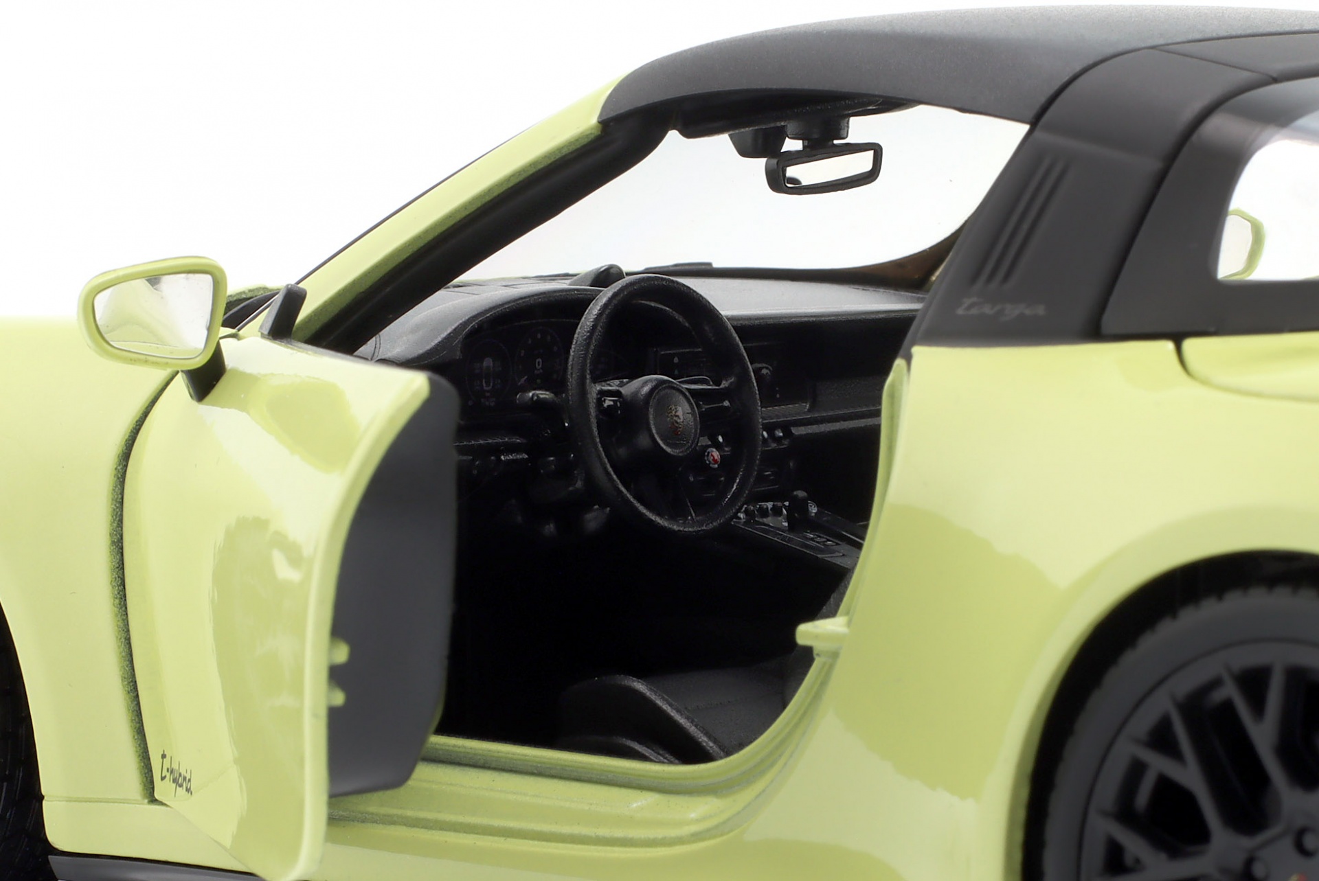 Porsche 911 (992.2) Targa 4 GTS Hybrid Baujahr 2025 gelb  