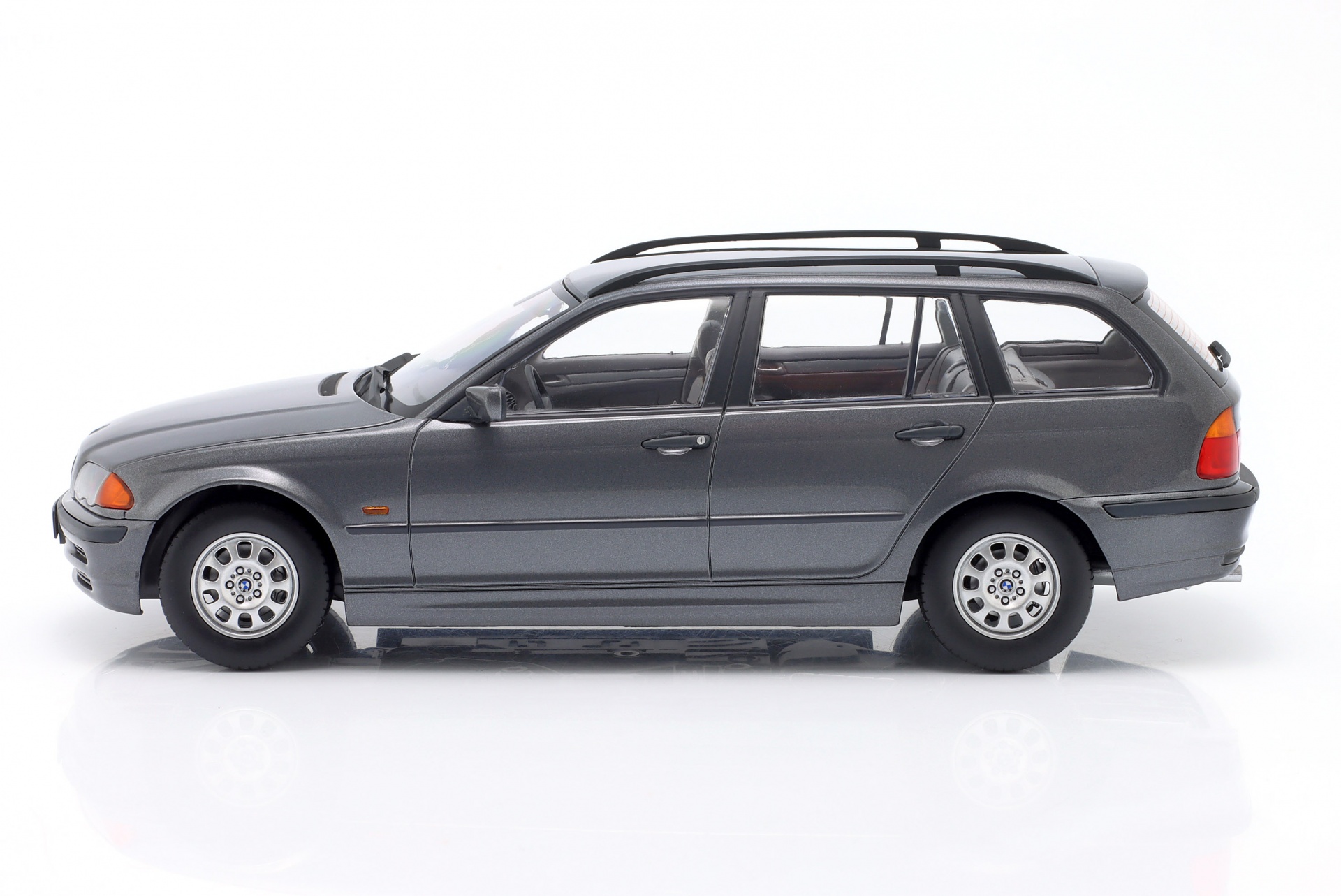 BMW 3er Serie E46 Touring Baujahr 1999 grau metallic  