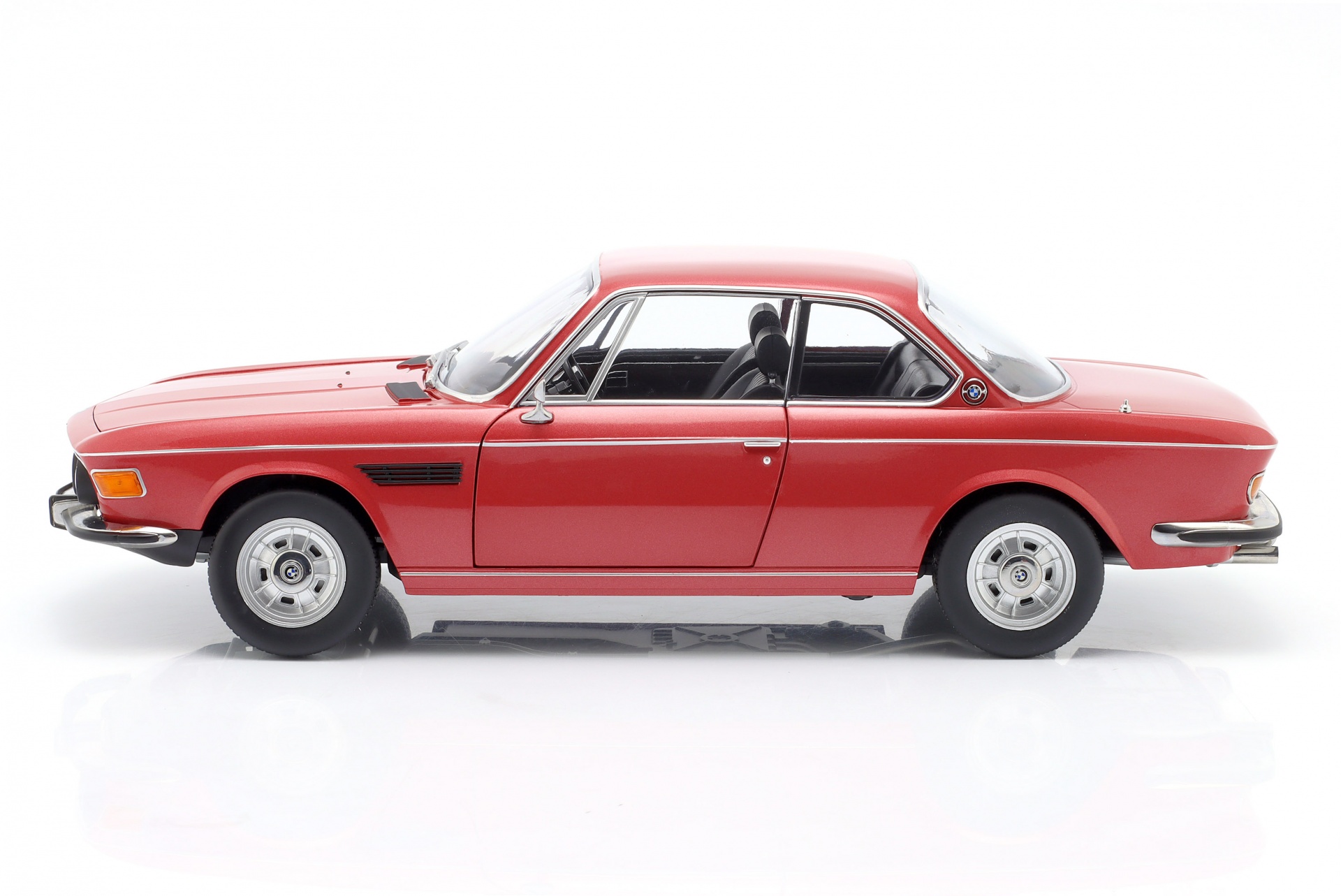BMW 3.0 CSi (E9) mit Alufelgen Baujahr 1971 rot metallic  