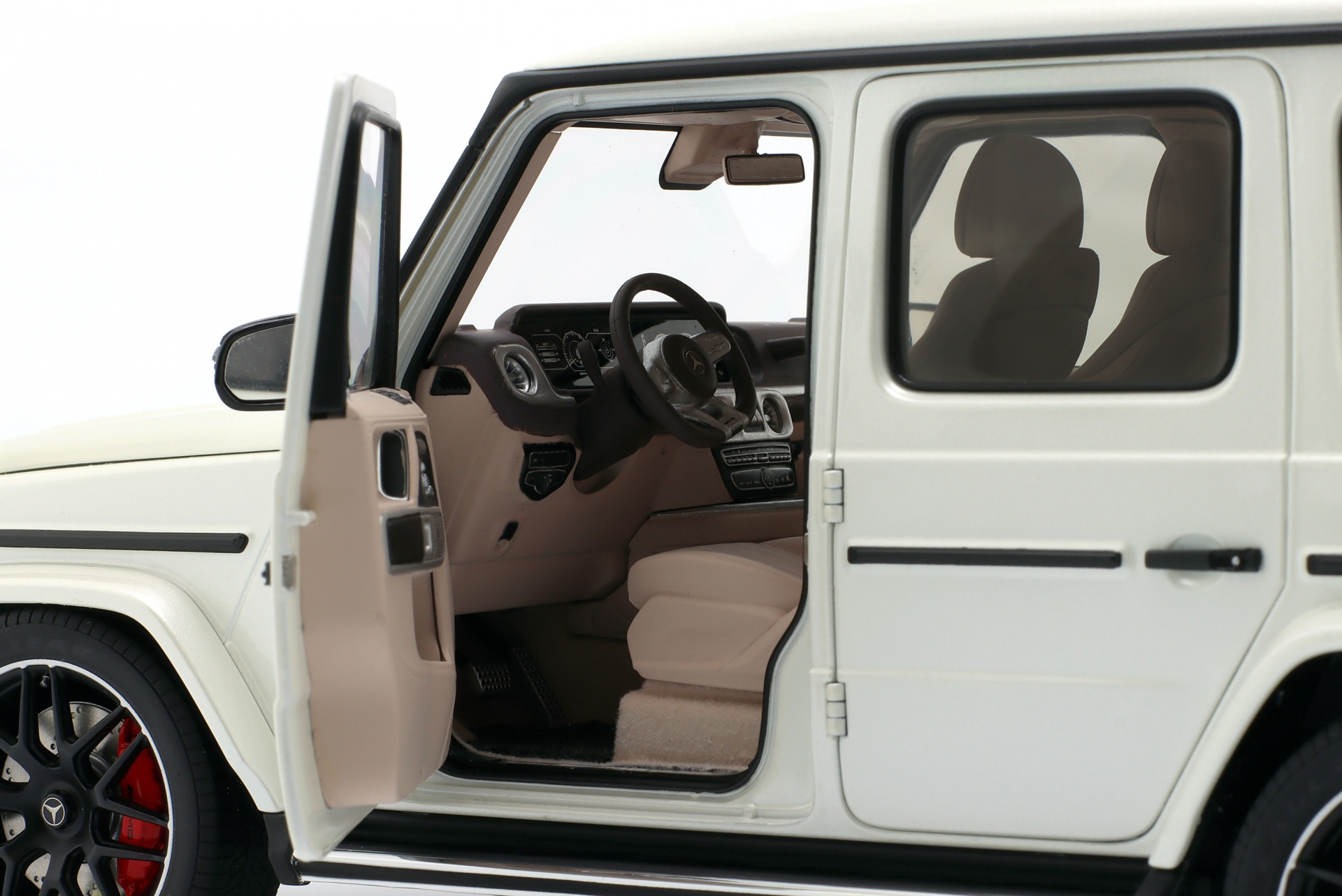 Mercedes-Benz AMG G63 Baujahr 2019 brilliantwei&szlig; metallic  