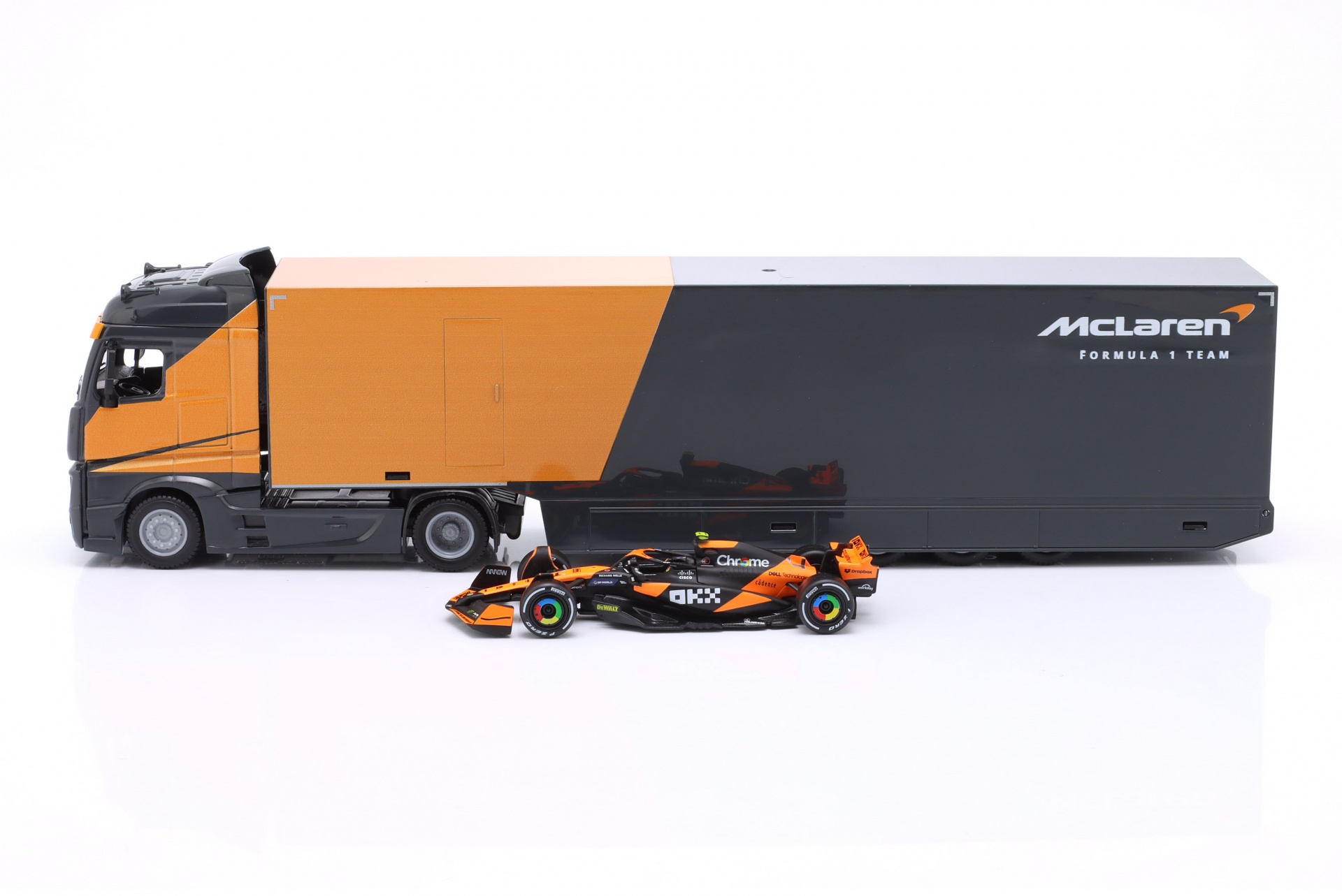 Mercedes-Benz Actros Formel 1 Renntransporter mit McLaren MCL38 #4 Norris  