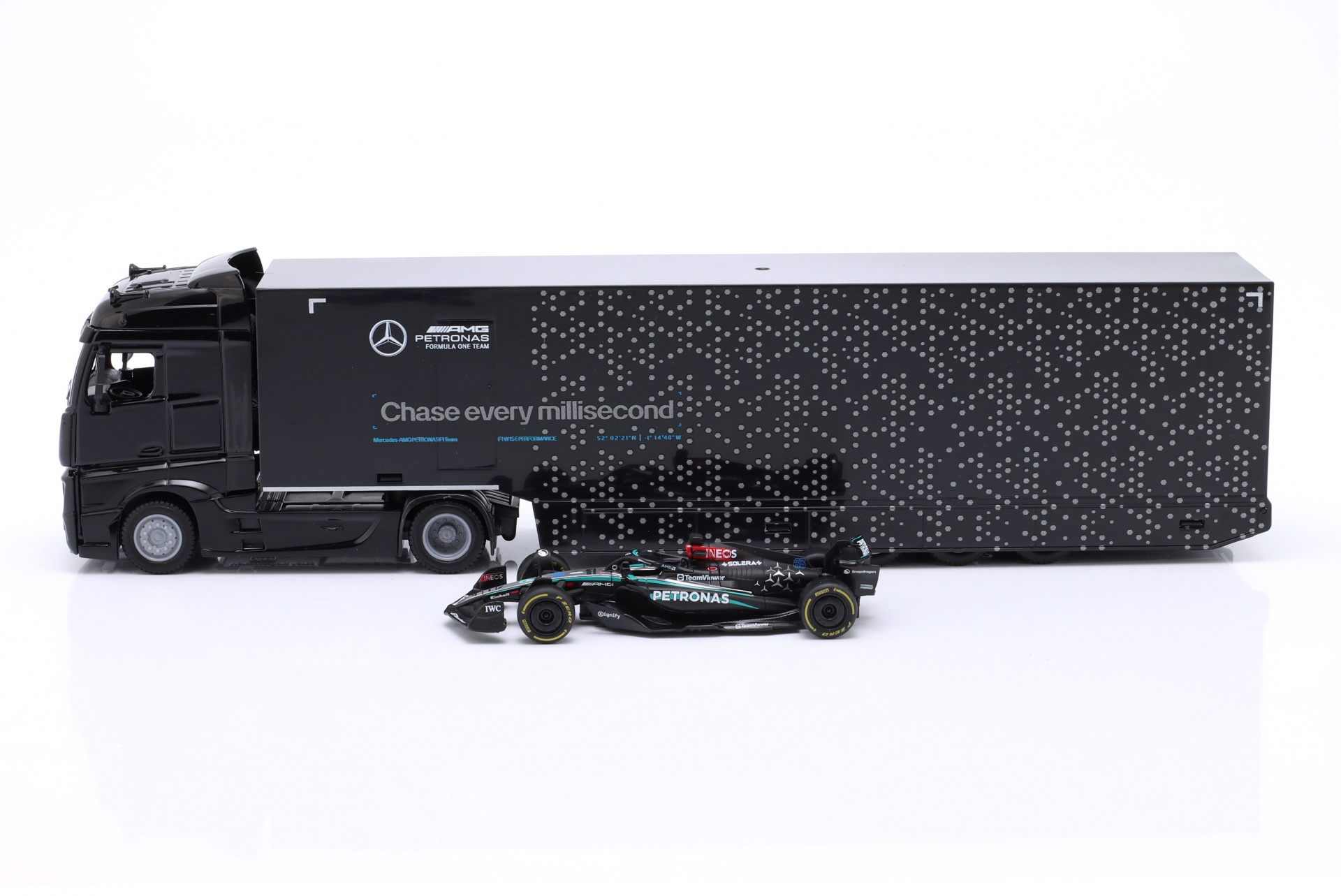 Mercedes-Benz Actros Formel 1 Renntransporter mit Mercedes FW15 #63 Russell  