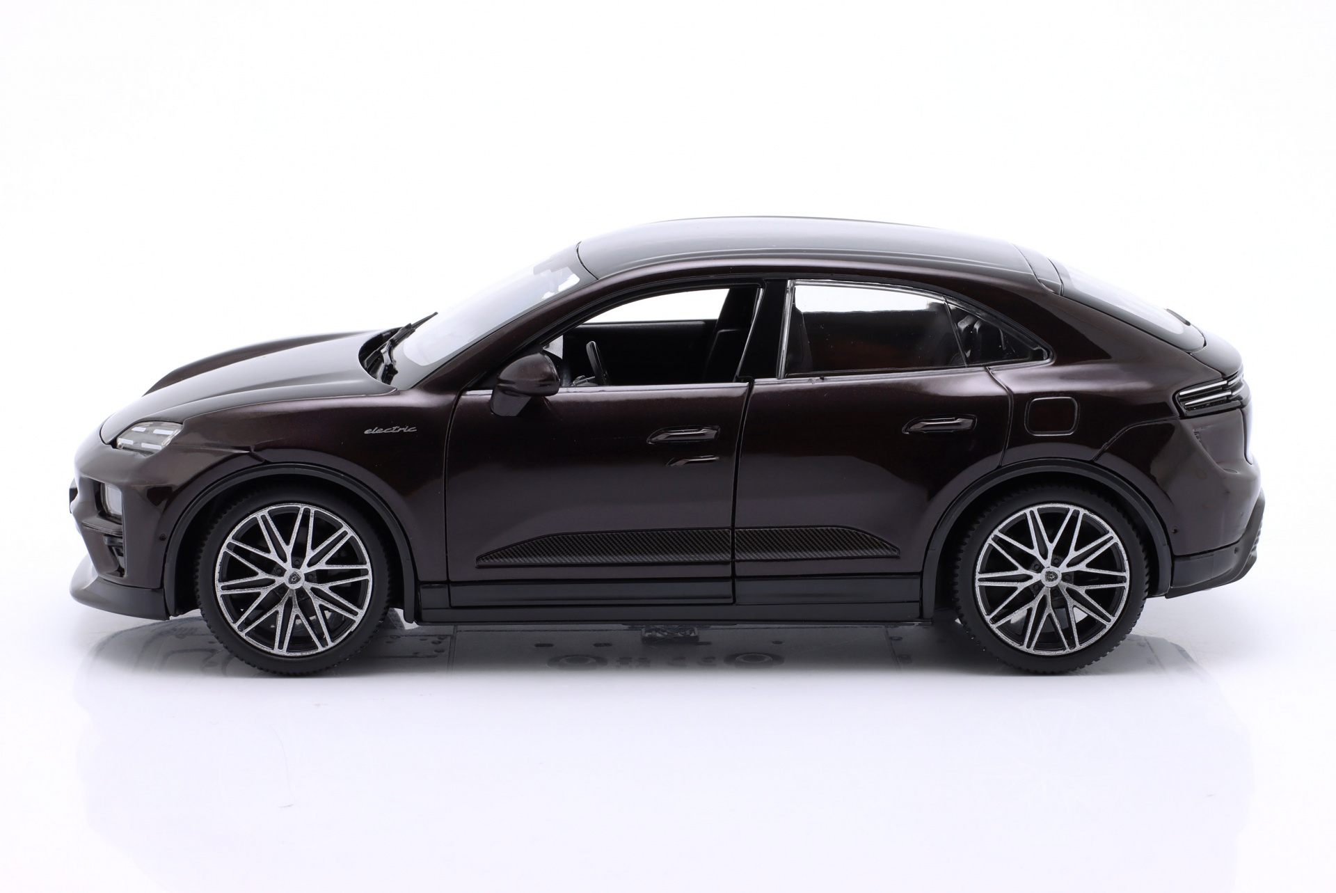 Porsche Macan Turbo Electric Baujahr 2024 kupfer  