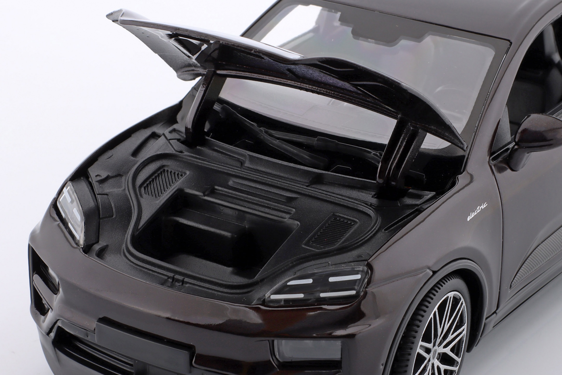 Porsche Macan Turbo Electric Baujahr 2024 kupfer  