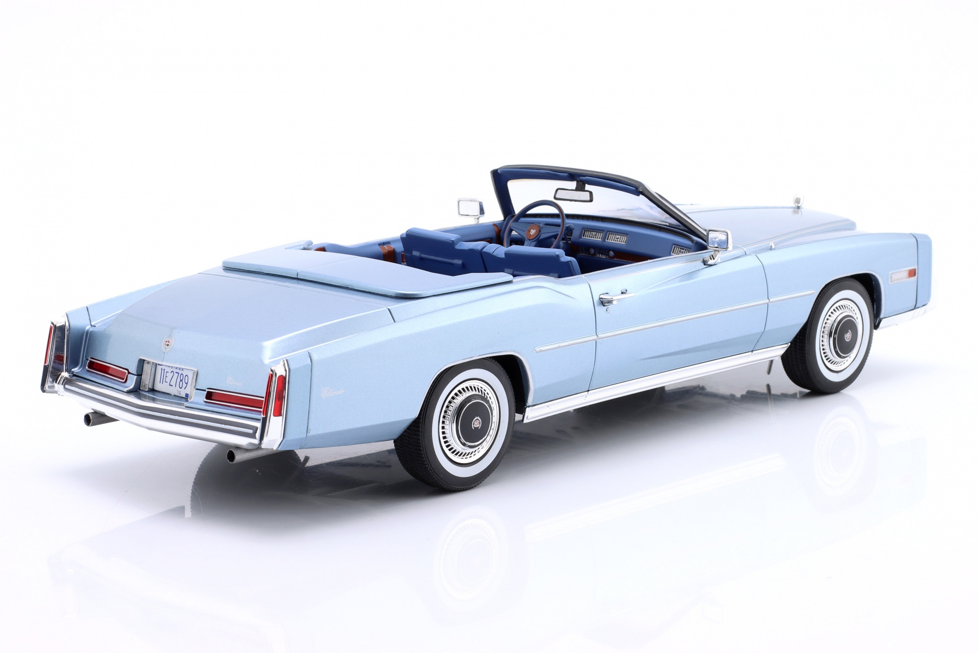 Cadillac Eldorado Convertible Baujahr 1976 hellblau metallic  ModelCar Group