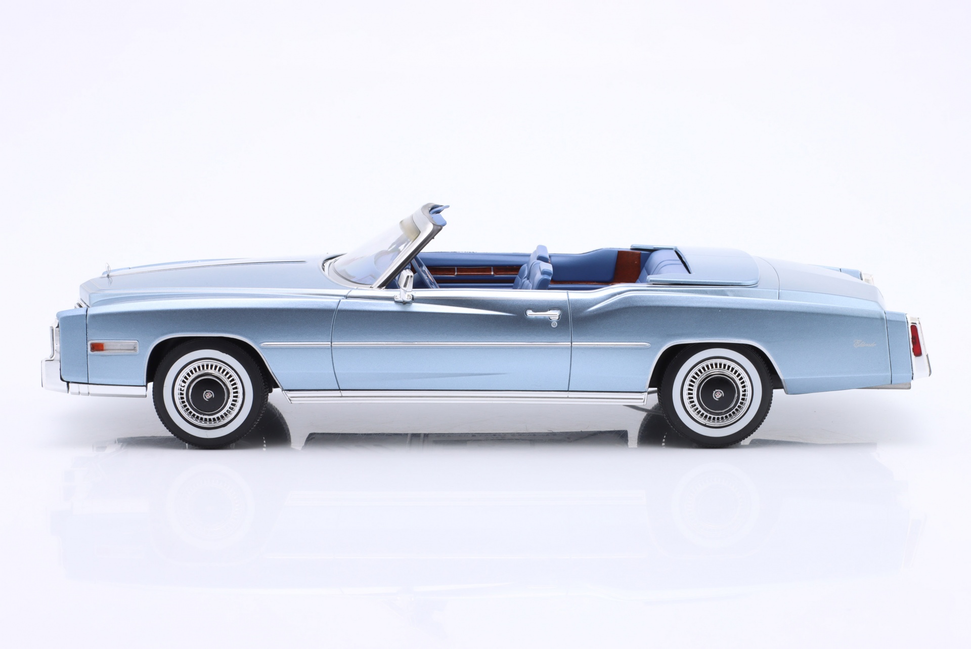 Cadillac Eldorado Convertible Baujahr 1976 hellblau metallic  ModelCar Group