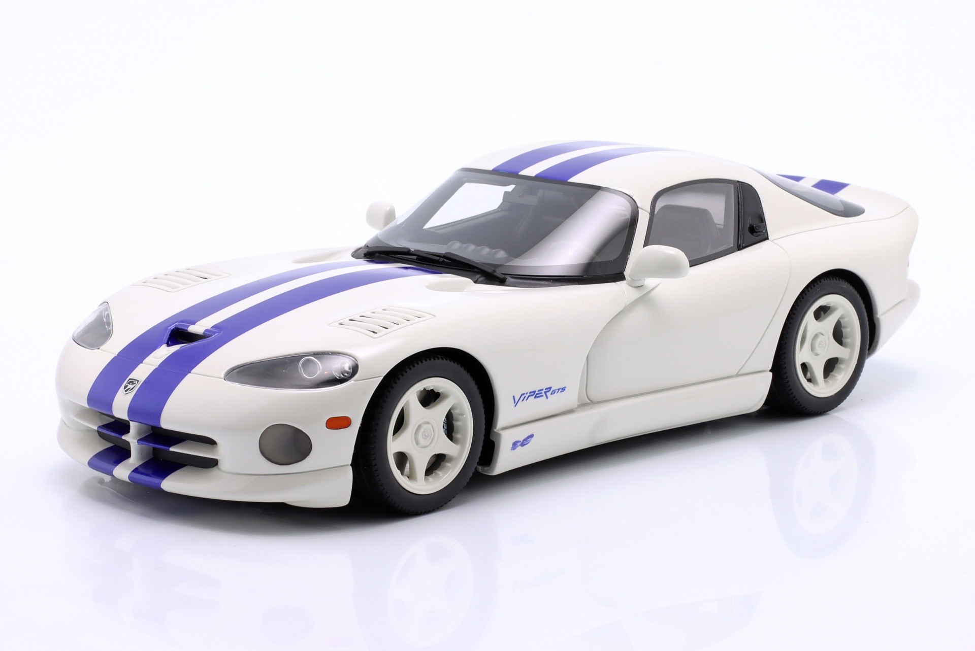 Dodge Viper GTS Coupe Baujahr 1996 wei&szlig;  GT-Spirit