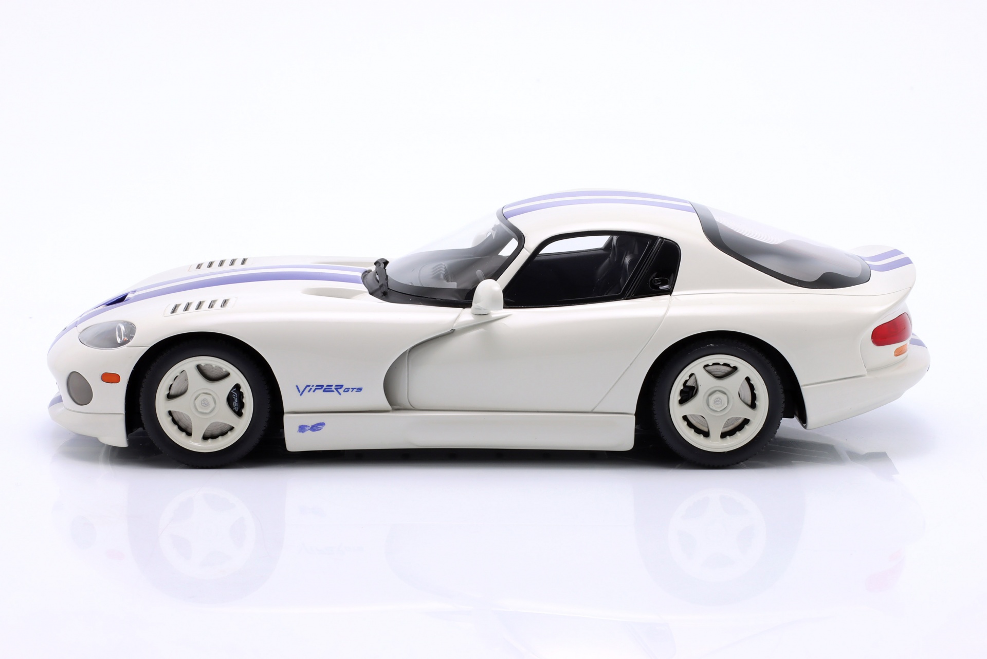 Dodge Viper GTS Coupe Baujahr 1996 wei&szlig;  GT-Spirit