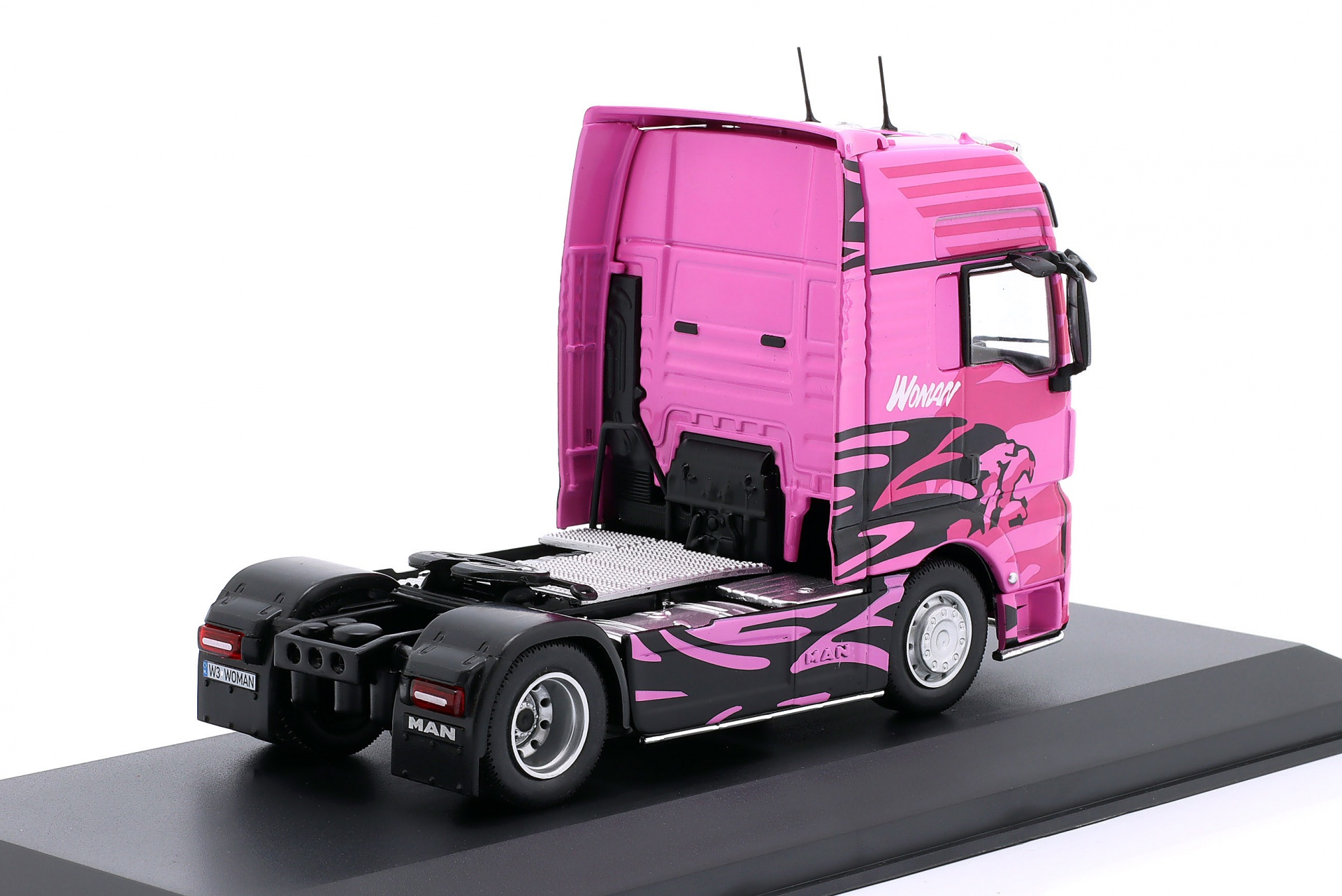 MAN TGX Sattelzugmaschine Woman Trucker 2014 pink  