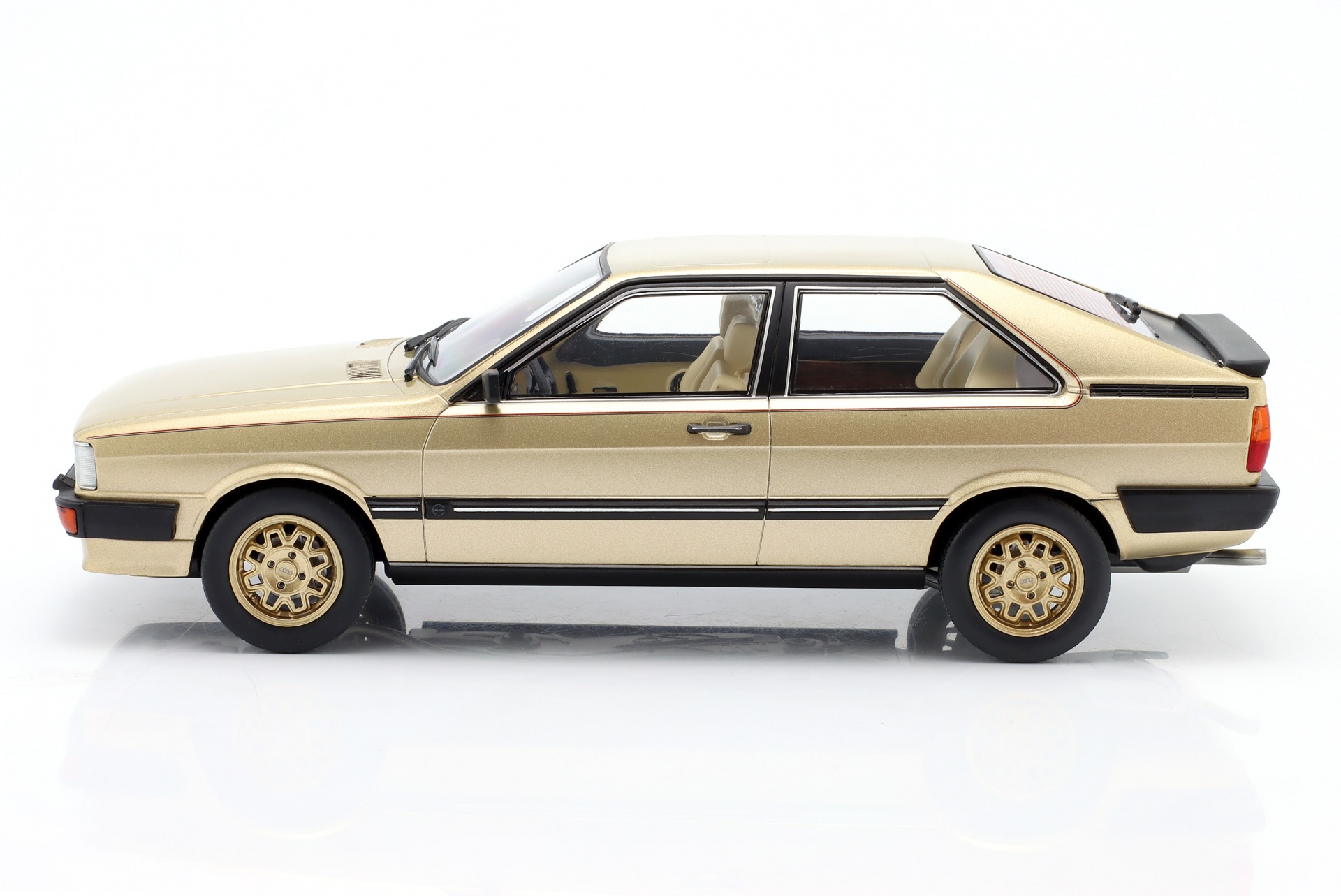 Audi GT Coupe Baujahr 1983 beige metallic  ModelCar Group