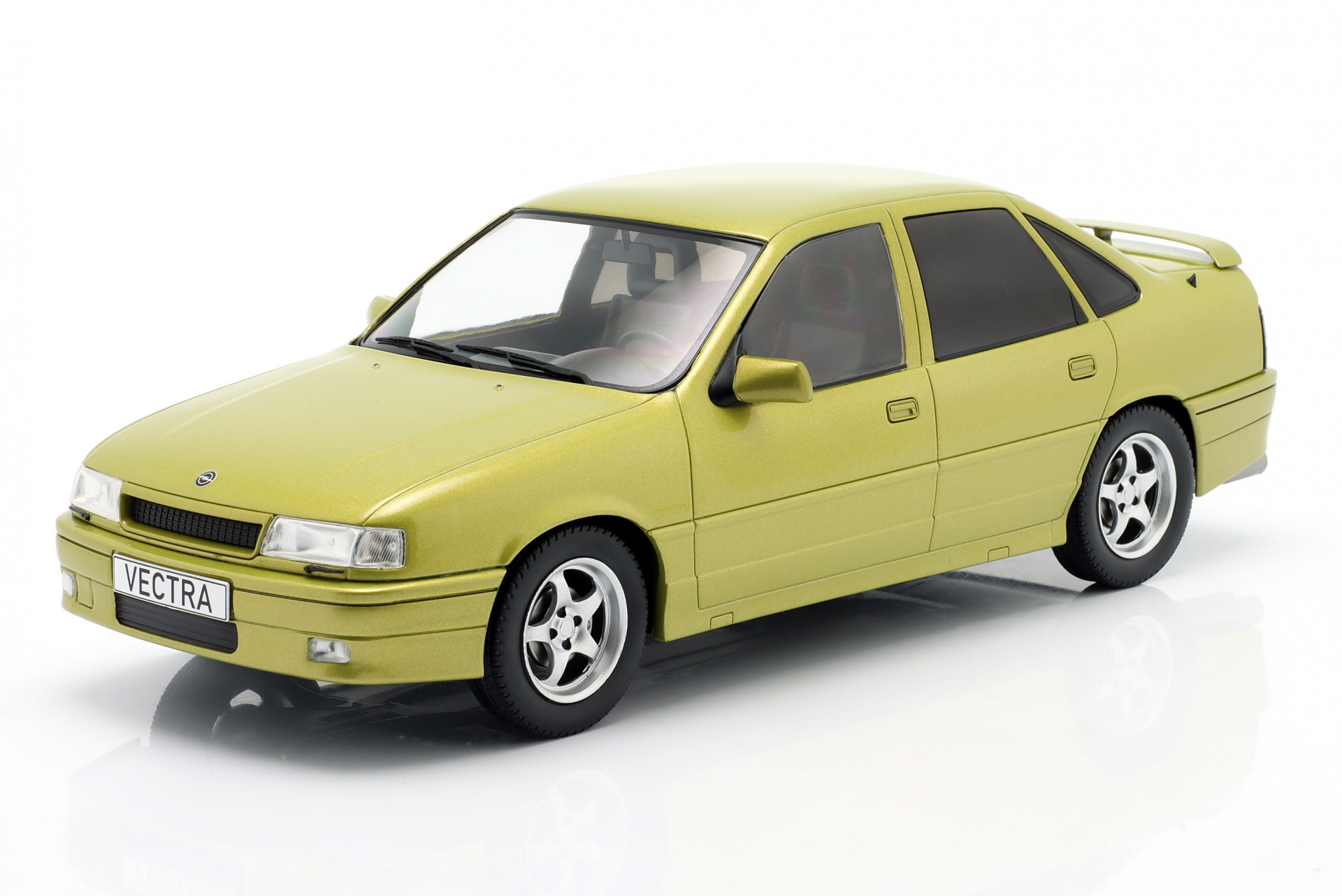 Opel Vectra A 2000 Baujahr 1988 gelb metallic  ModelCar Group