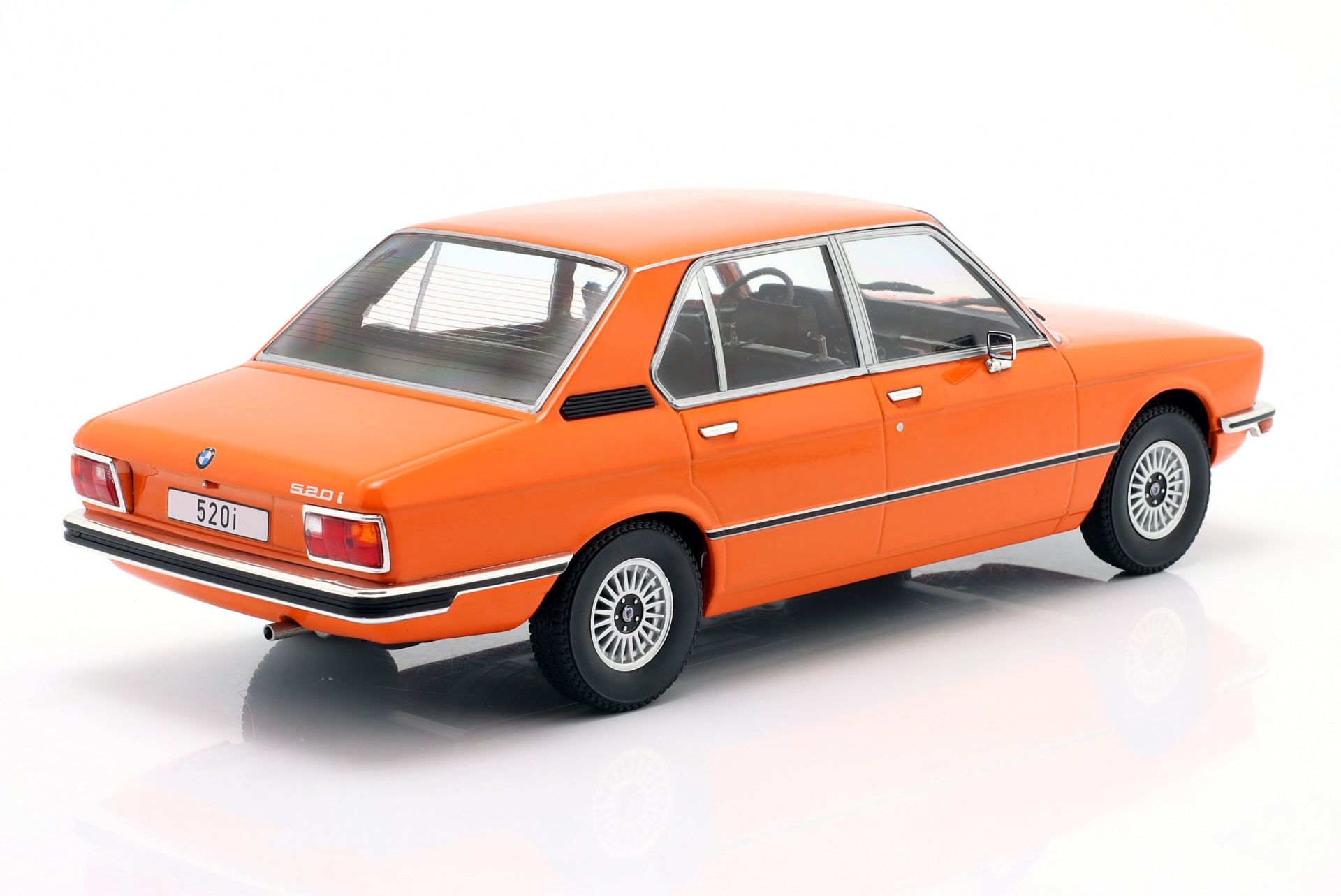 BMW 5er Serie (E12) Baujahr 1973 orange  ModelCar Group