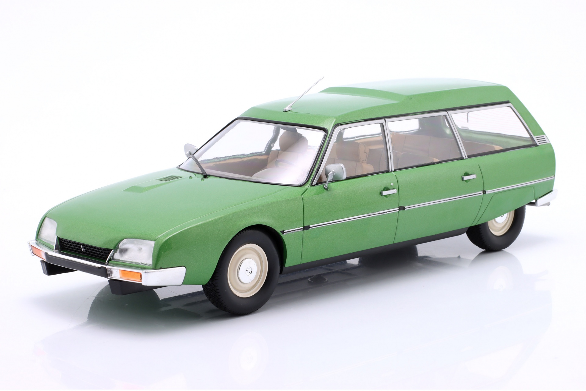 Citroen CX Break Baujahr 1977 gr&uuml;n metallic  ModelCar Group