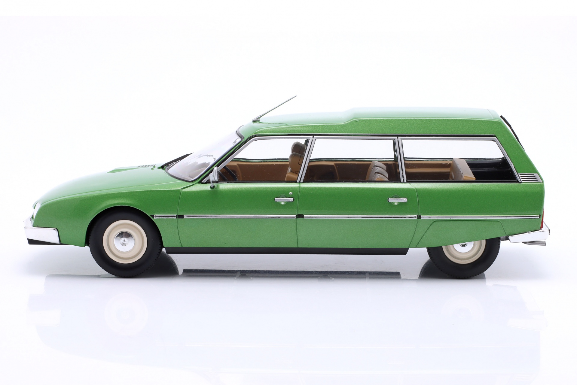 Citroen CX Break Baujahr 1977 gr&uuml;n metallic  ModelCar Group