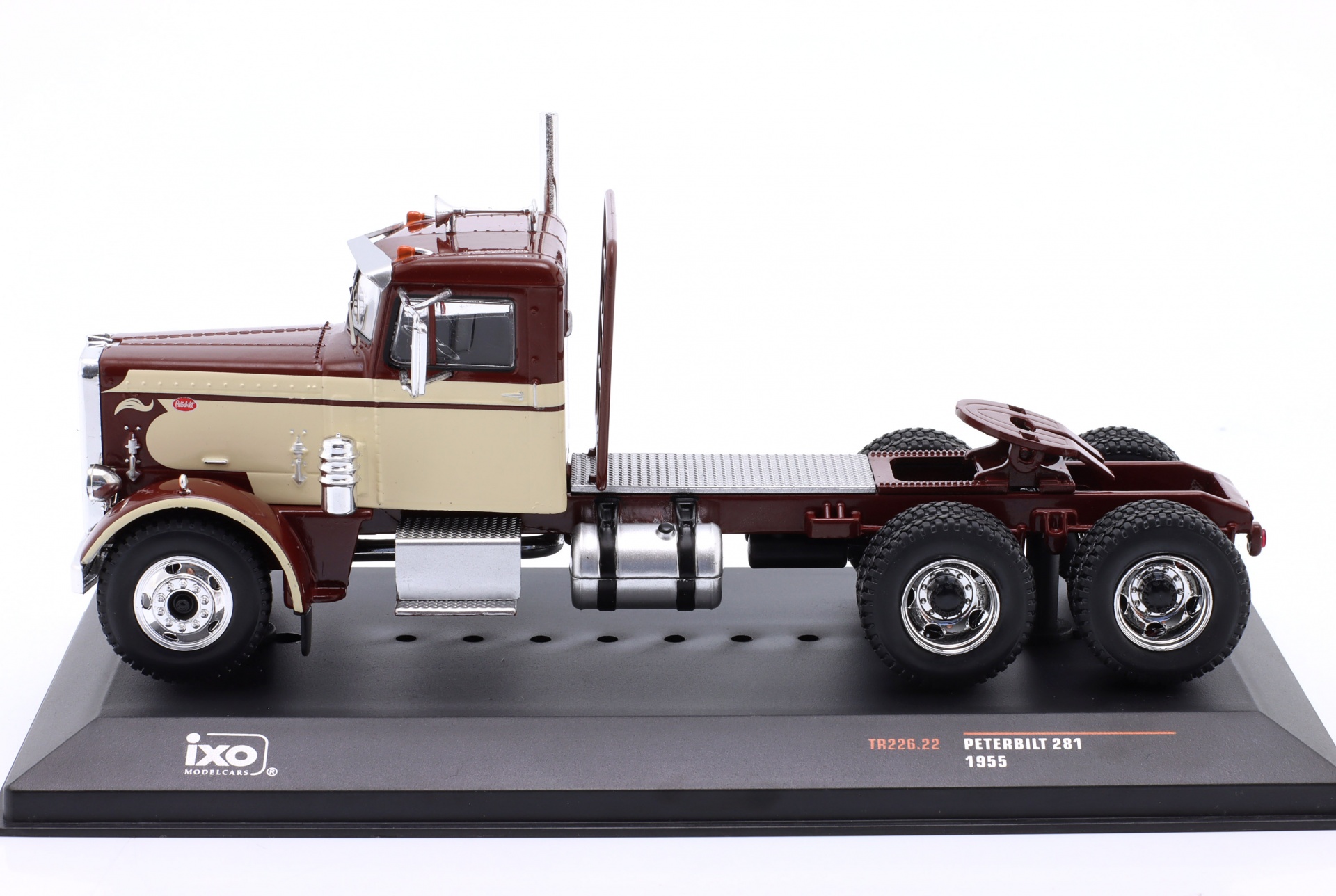 Peterbilt 281 Sattelzugmaschine Baujahr 1955 dunkelbraun / beige  