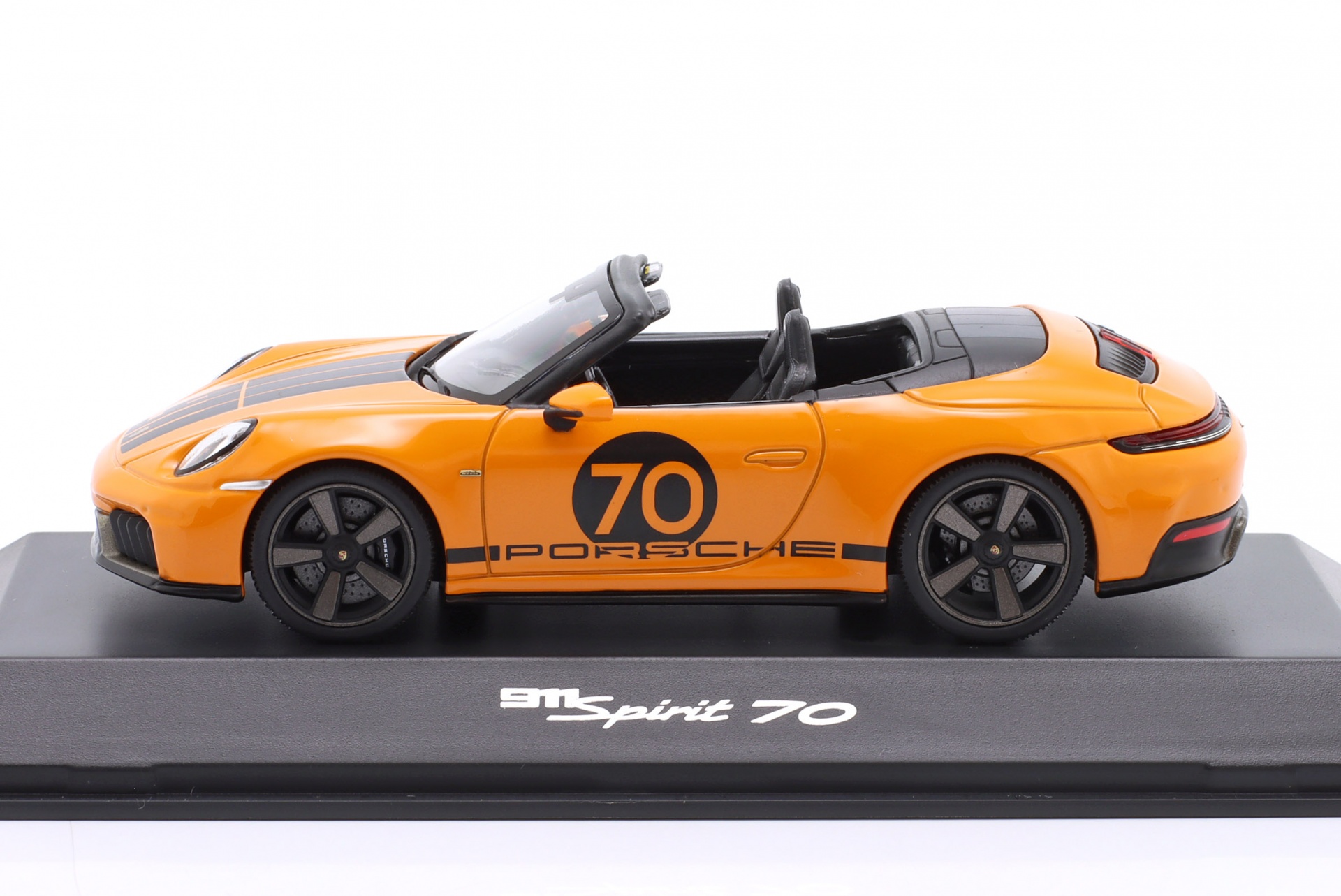 	Porsche 911 (992.2) Cabriolet Spirit 70 Baujahr 2025 signalorange  