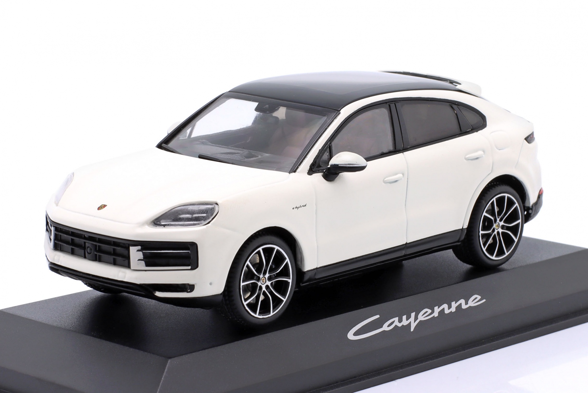 Porsche Cayenne E-Hybrid Coup&eacute; (E3 II) 2025 carrarawei&szlig; metallic  