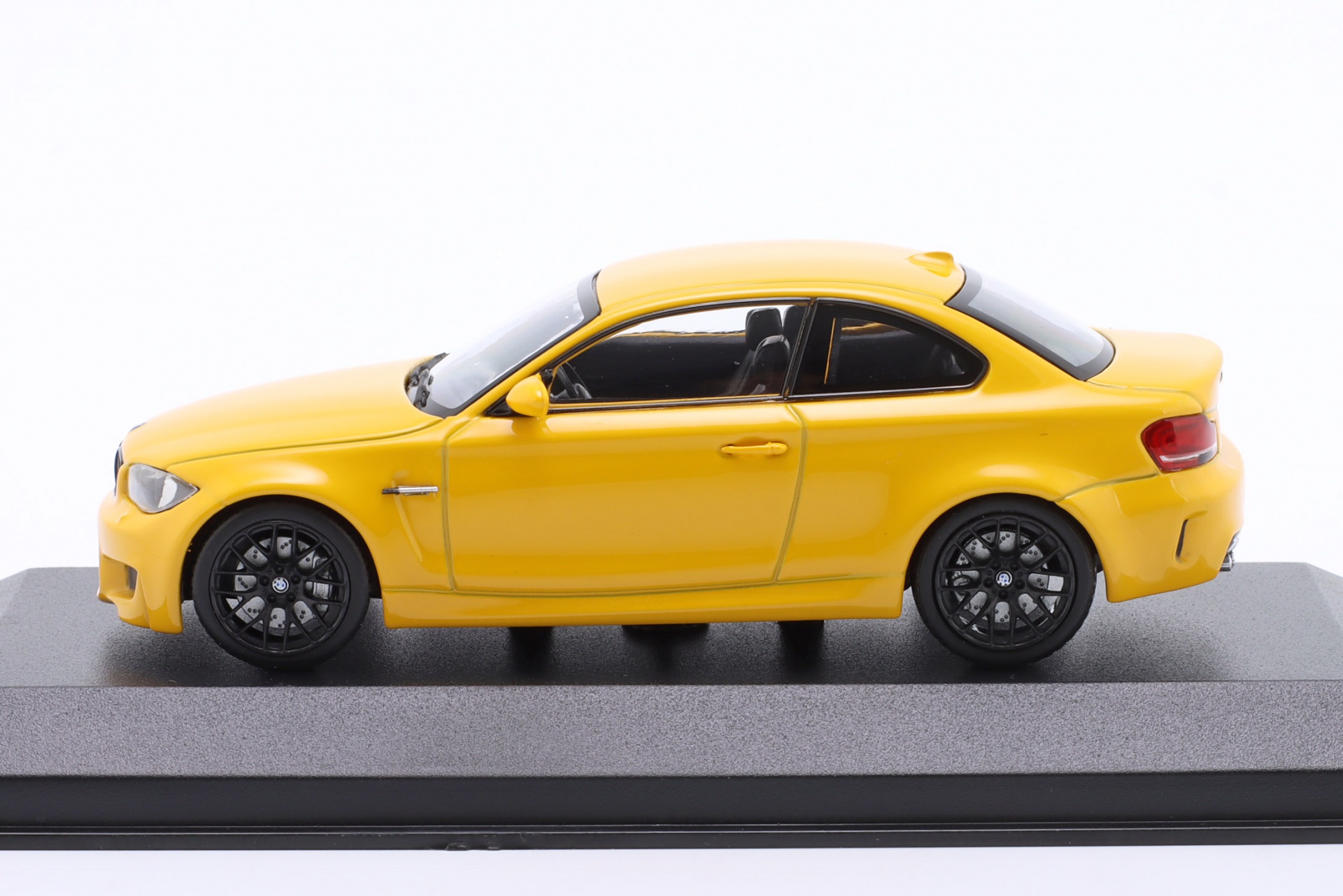 BMW 1er M Coupe Baujahr 2011 gelb  