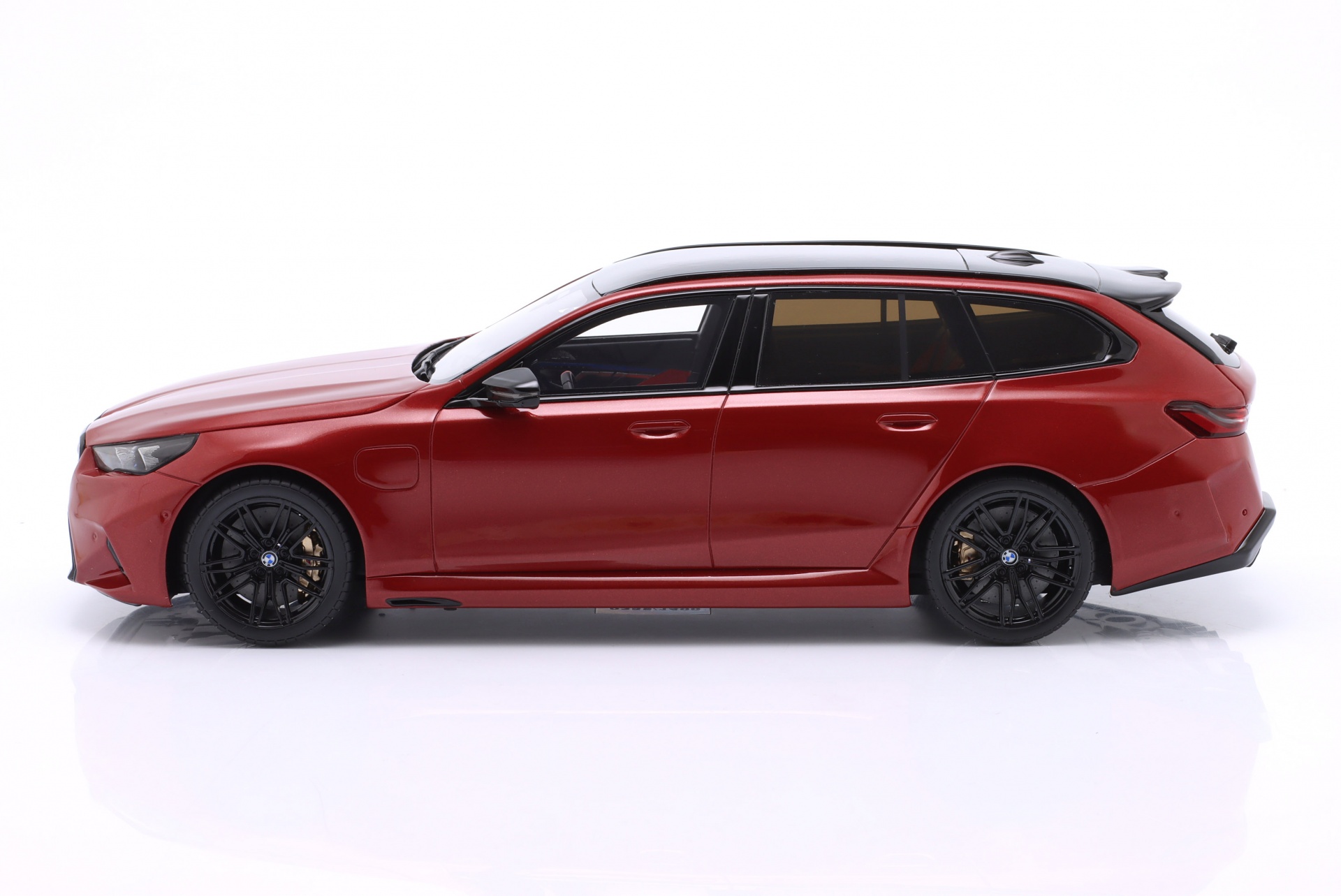 BMW M5 Touring (G99) Baujahr 2025 feuerrot  GT-Spirit
