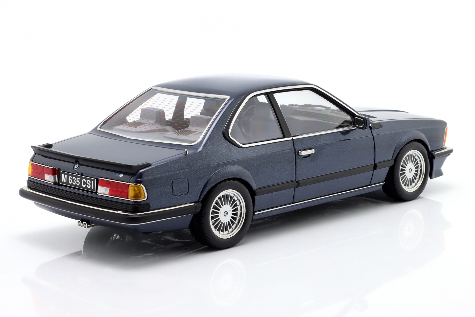 BMW M635 CSI mit Alpina-Felgen Baujahr 1987 dunkelblau metallic  