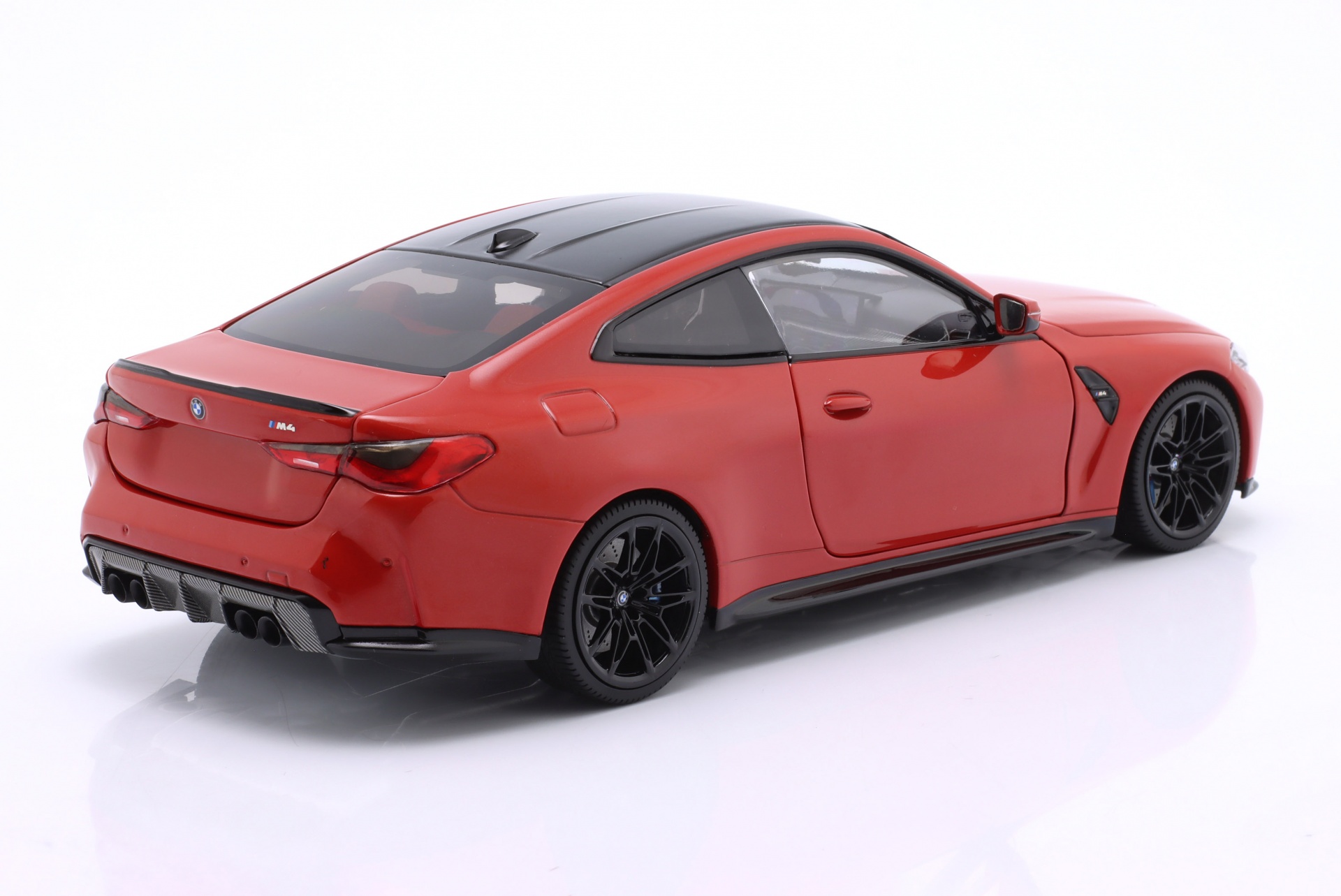BMW M4 (G82) Baujahr 2024 rot metallic  