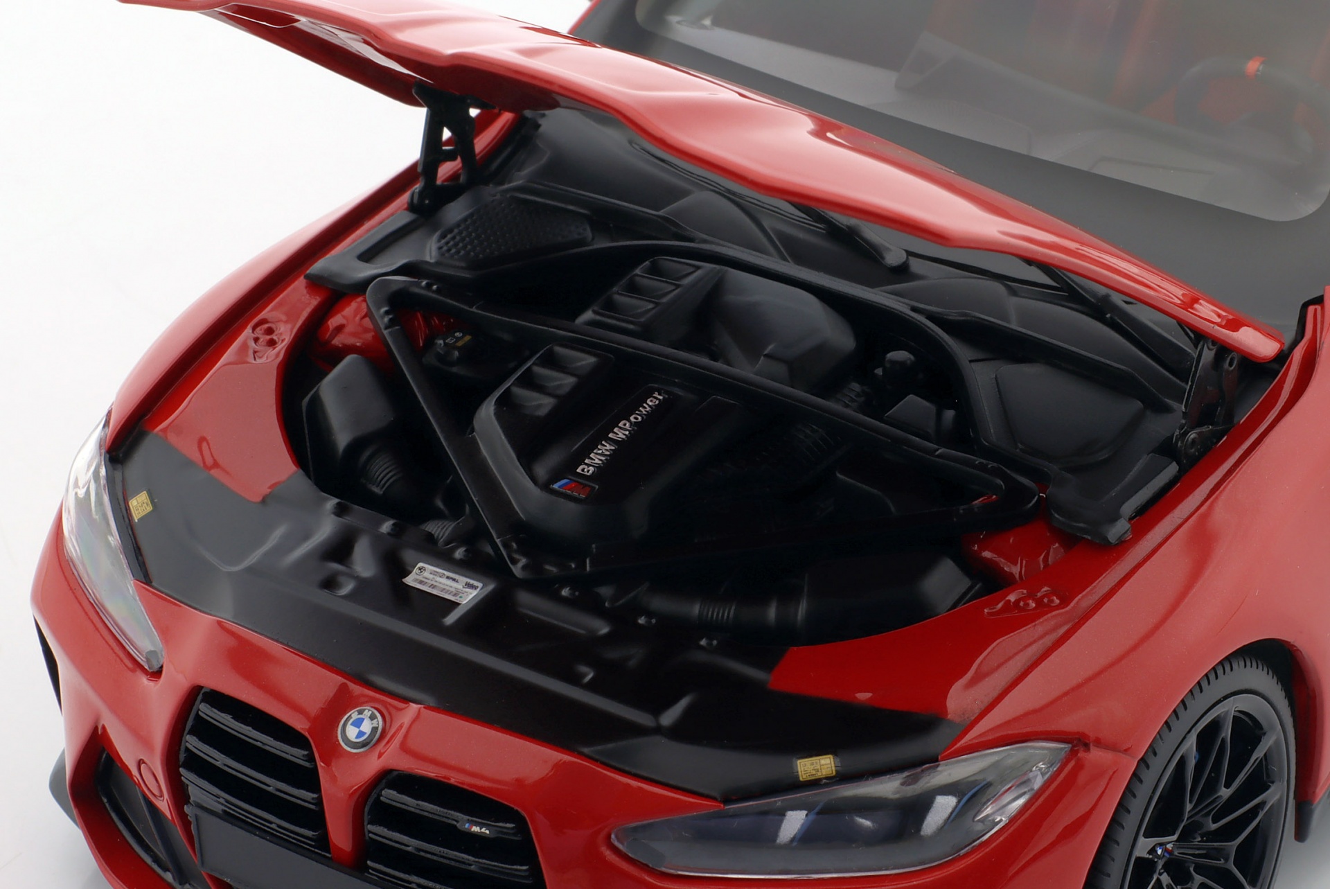 BMW M4 (G82) Baujahr 2024 rot metallic  