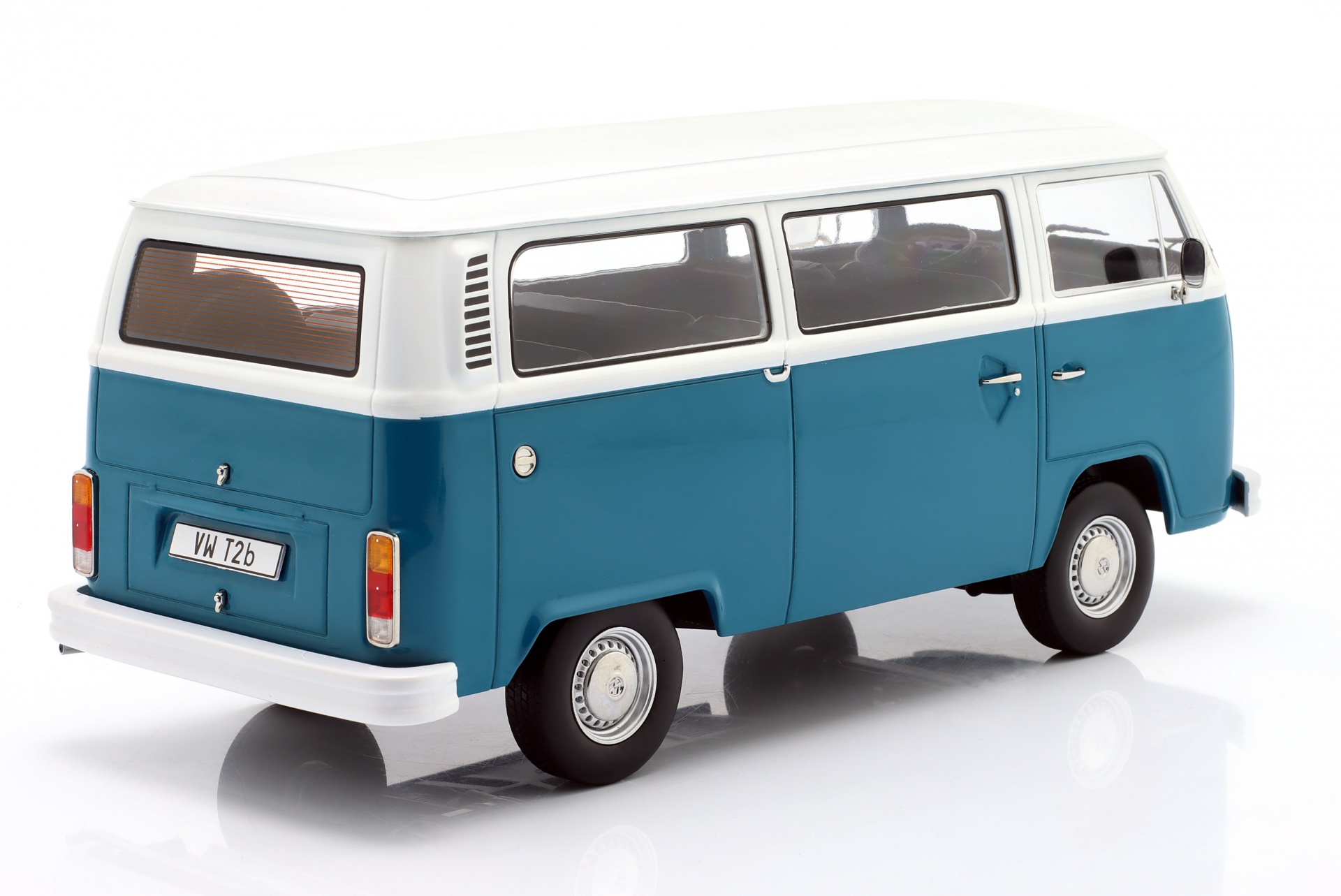 Volkswagen VW T2b Bus Baujahr 1972 blau / wei&szlig;  