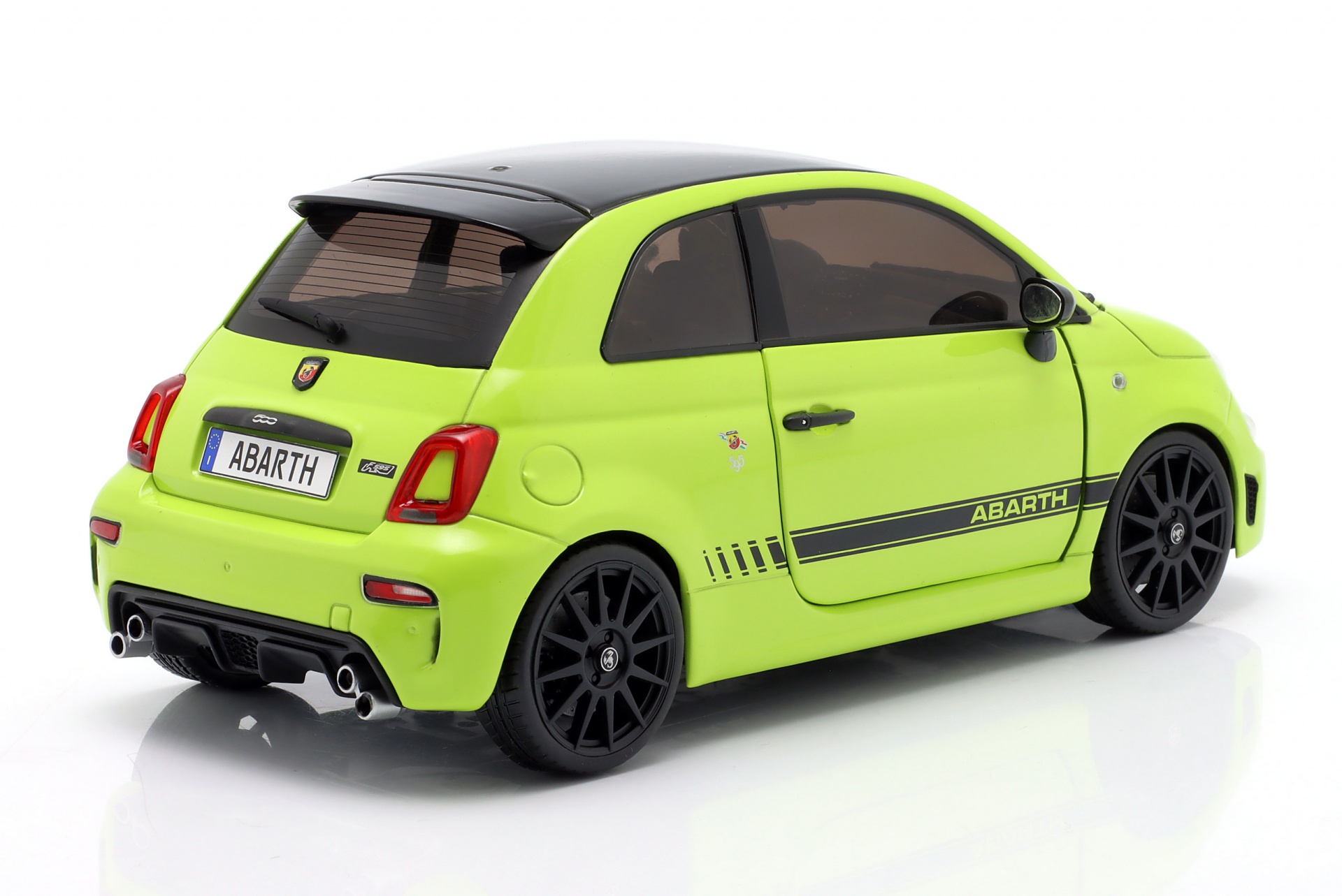 Fiat F595 Abarth Baujahr 2023 adrenalingr&uuml;n  
