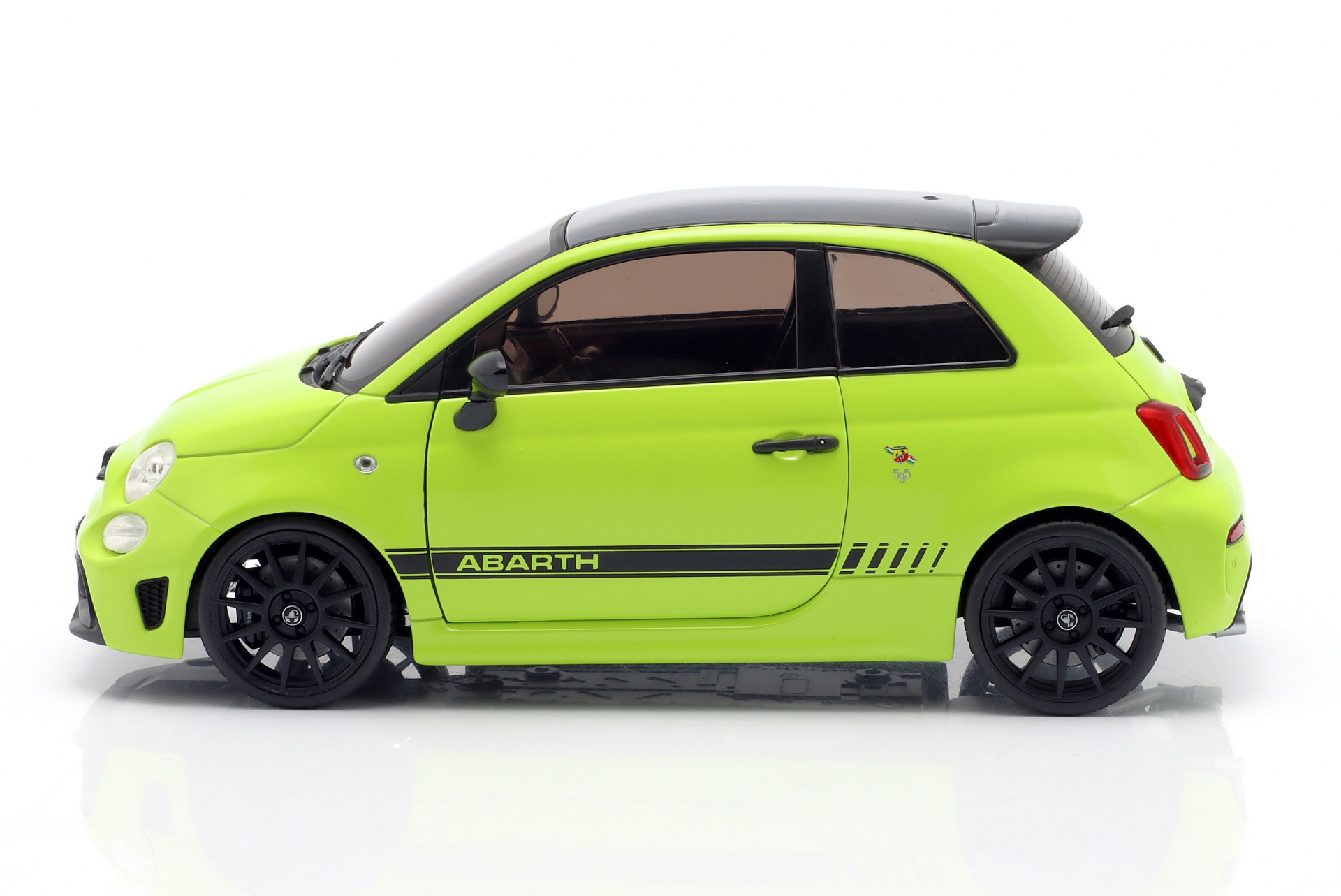 Fiat F595 Abarth Baujahr 2023 adrenalingr&uuml;n  
