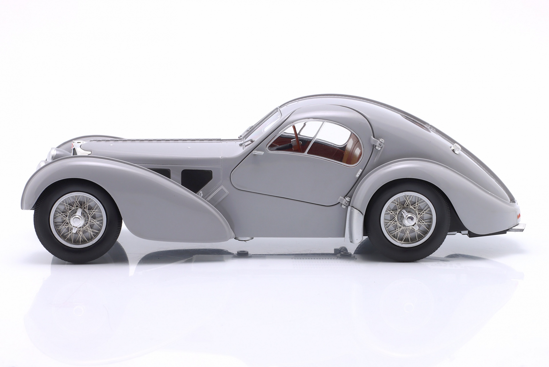 Bugatti Atlantic Type 57 SC Baujahr 1937 grau  