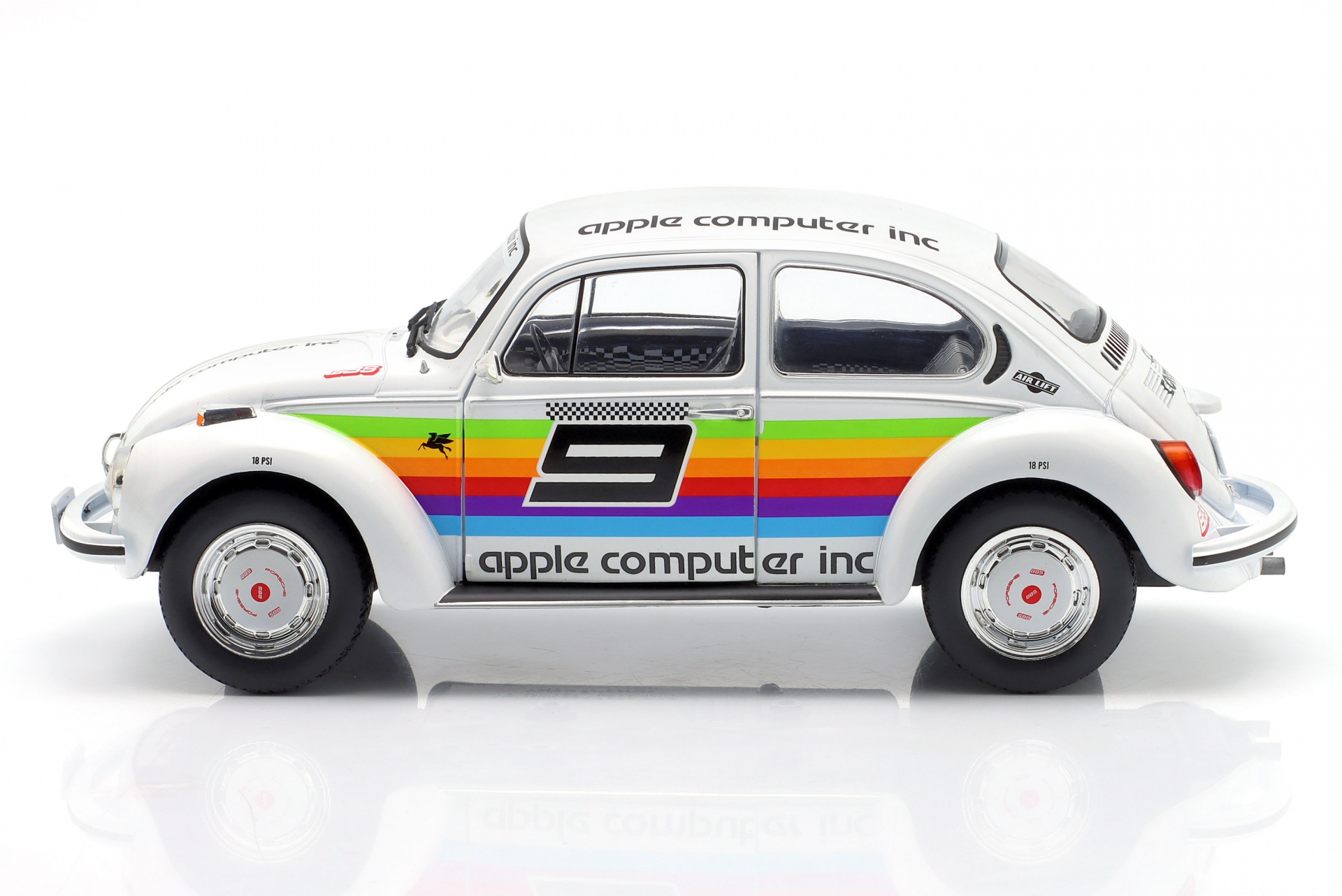 Volkswagen VW K&auml;fer 1303 1975 K3 Tribute wei&szlig; / Dekor  