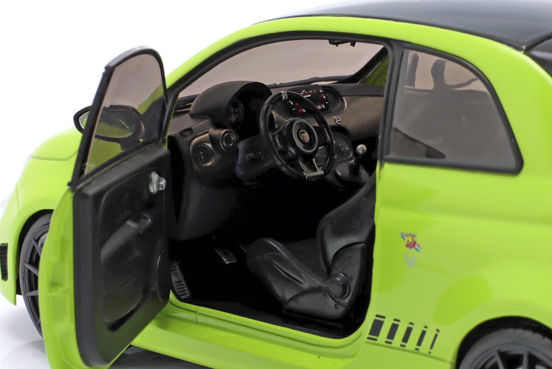 Fiat F595 Abarth Baujahr 2023 adrenalingr&uuml;n  