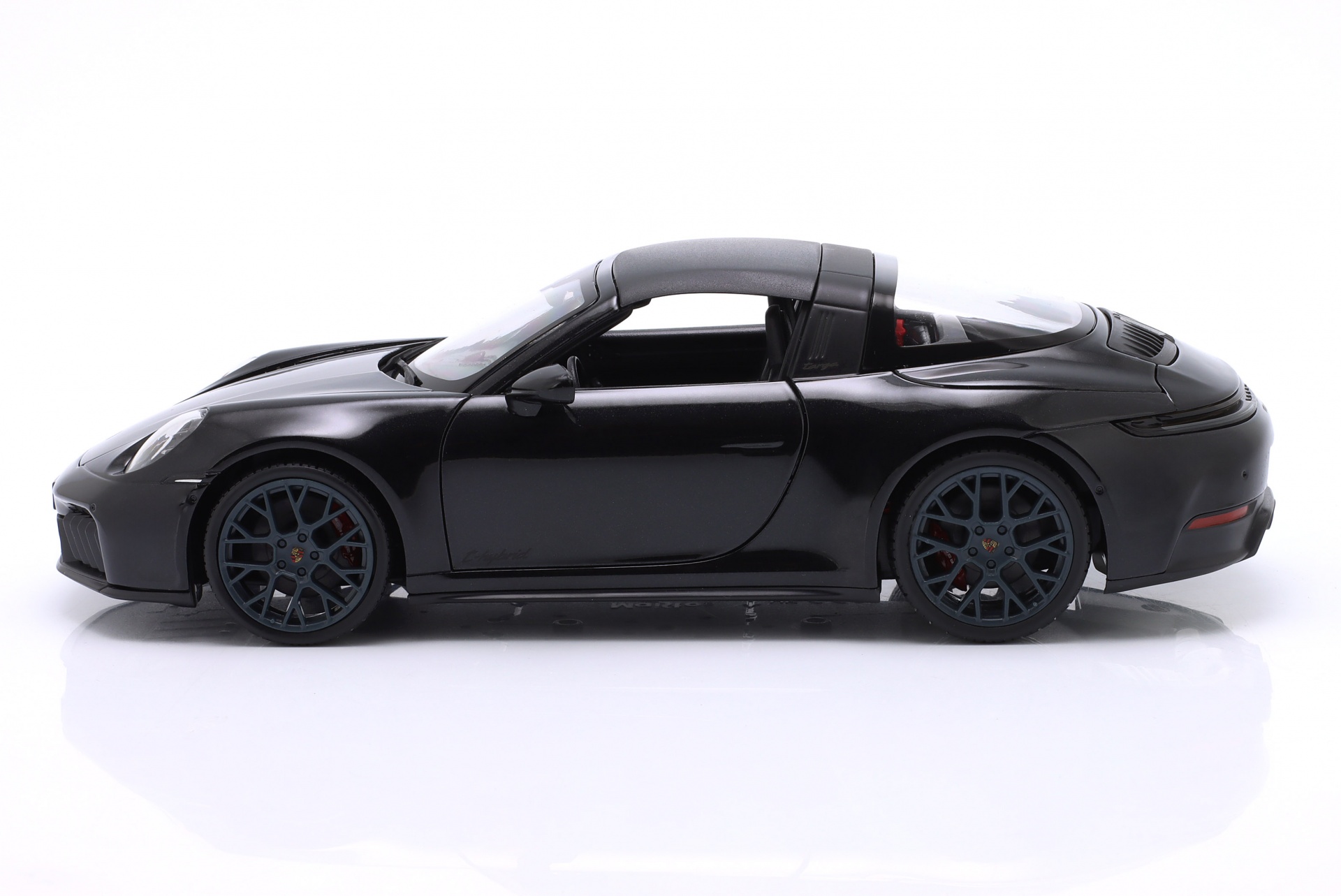 Porsche 911 (992.2) Targa 4 GTS Hybrid Baujahr 2025 schwarz  
