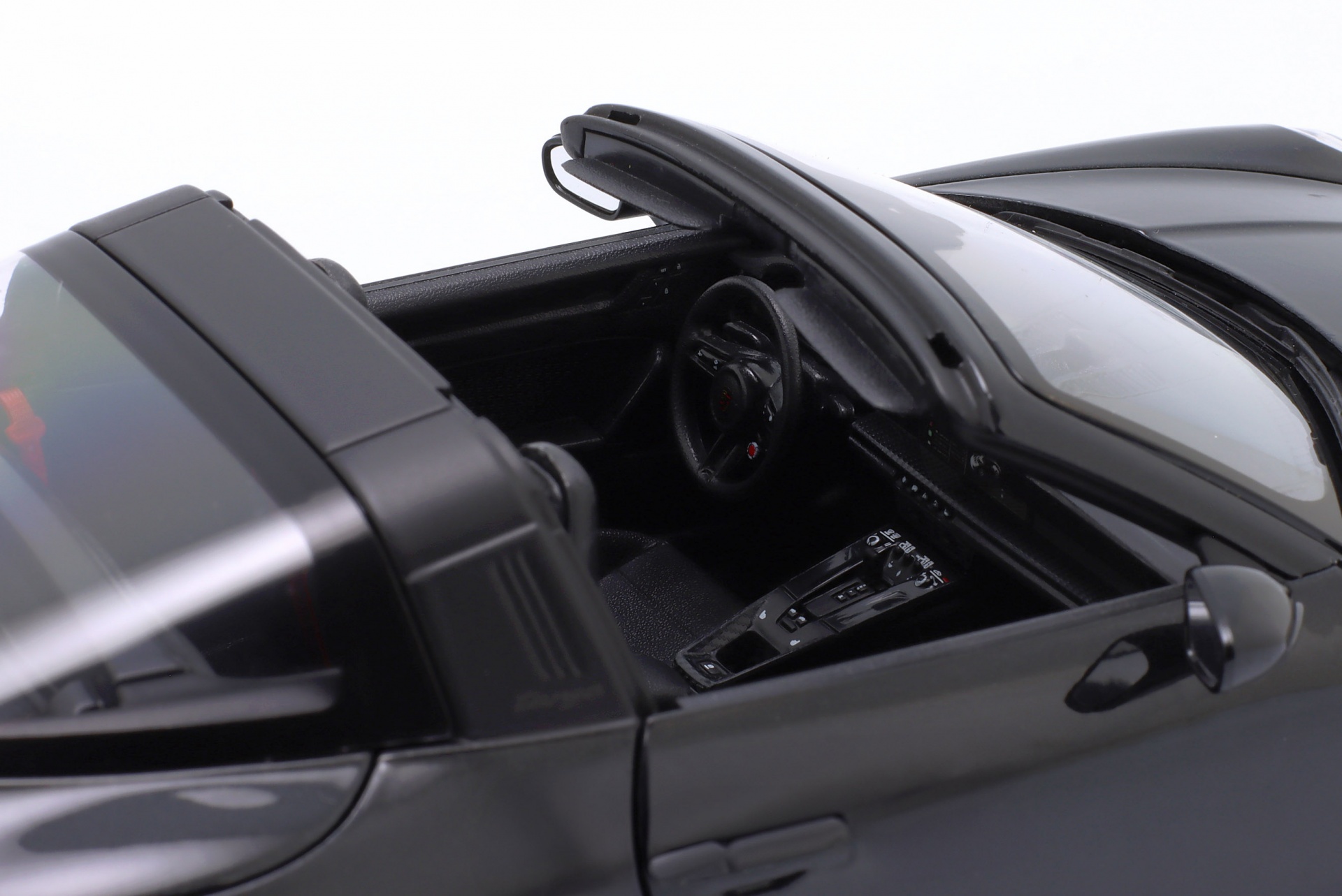 Porsche 911 (992.2) Targa 4 GTS Hybrid Baujahr 2025 schwarz  