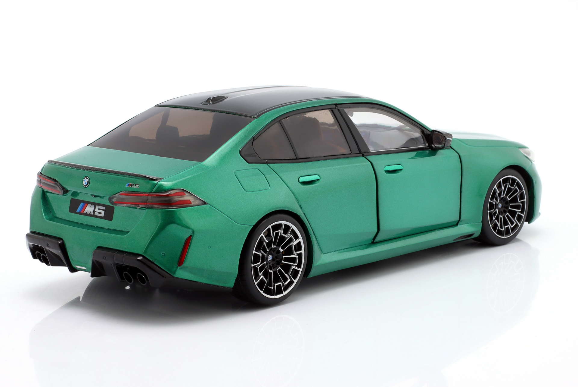 BMW M5 (G90) M Baujahr 2025 Isle of Man gr&uuml;n metallic  